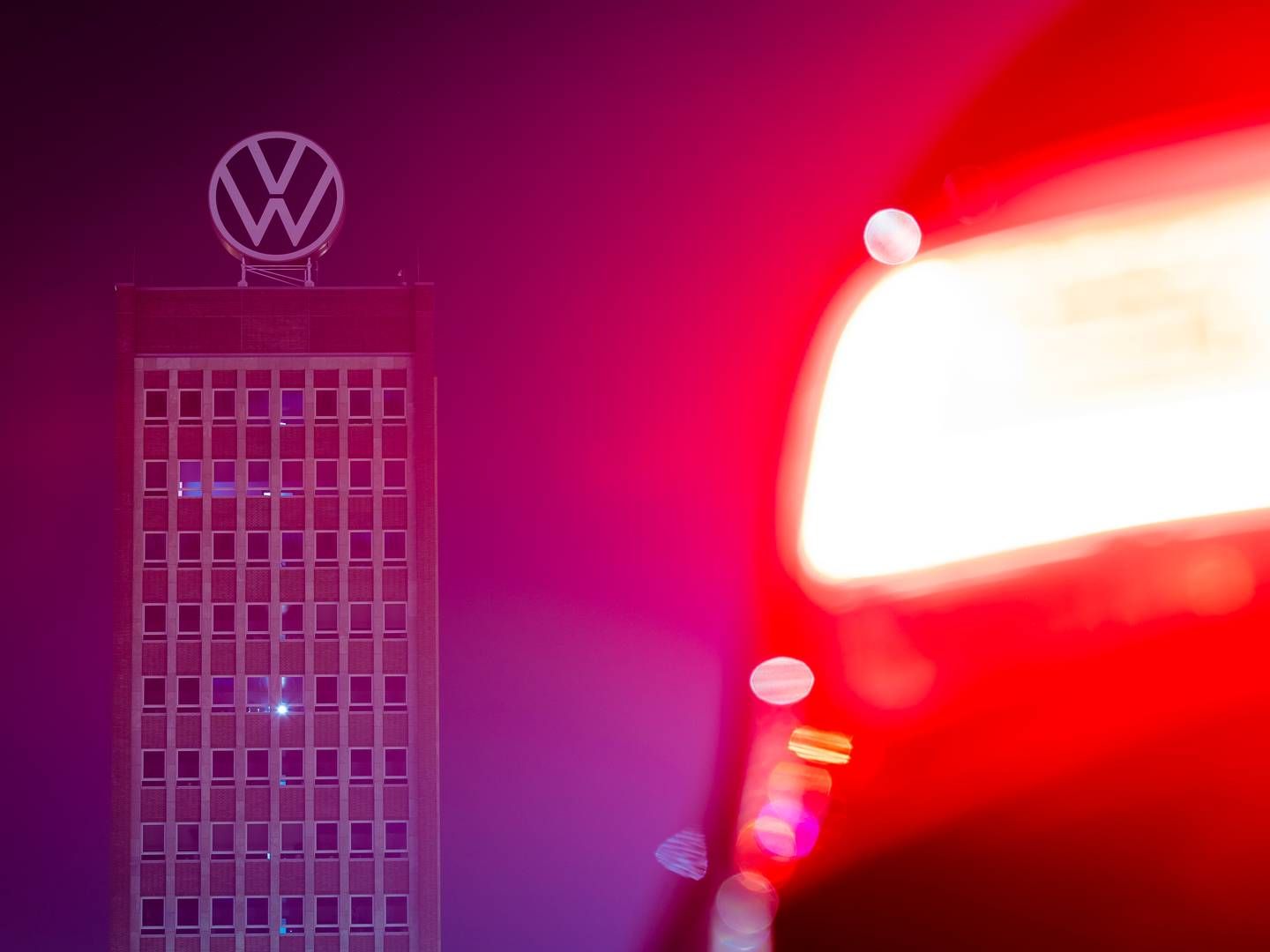 Das VW-Hochhaus am Stammwerk in Wolfsburg. | Foto: picture alliance/dpa | Moritz Frankenberg