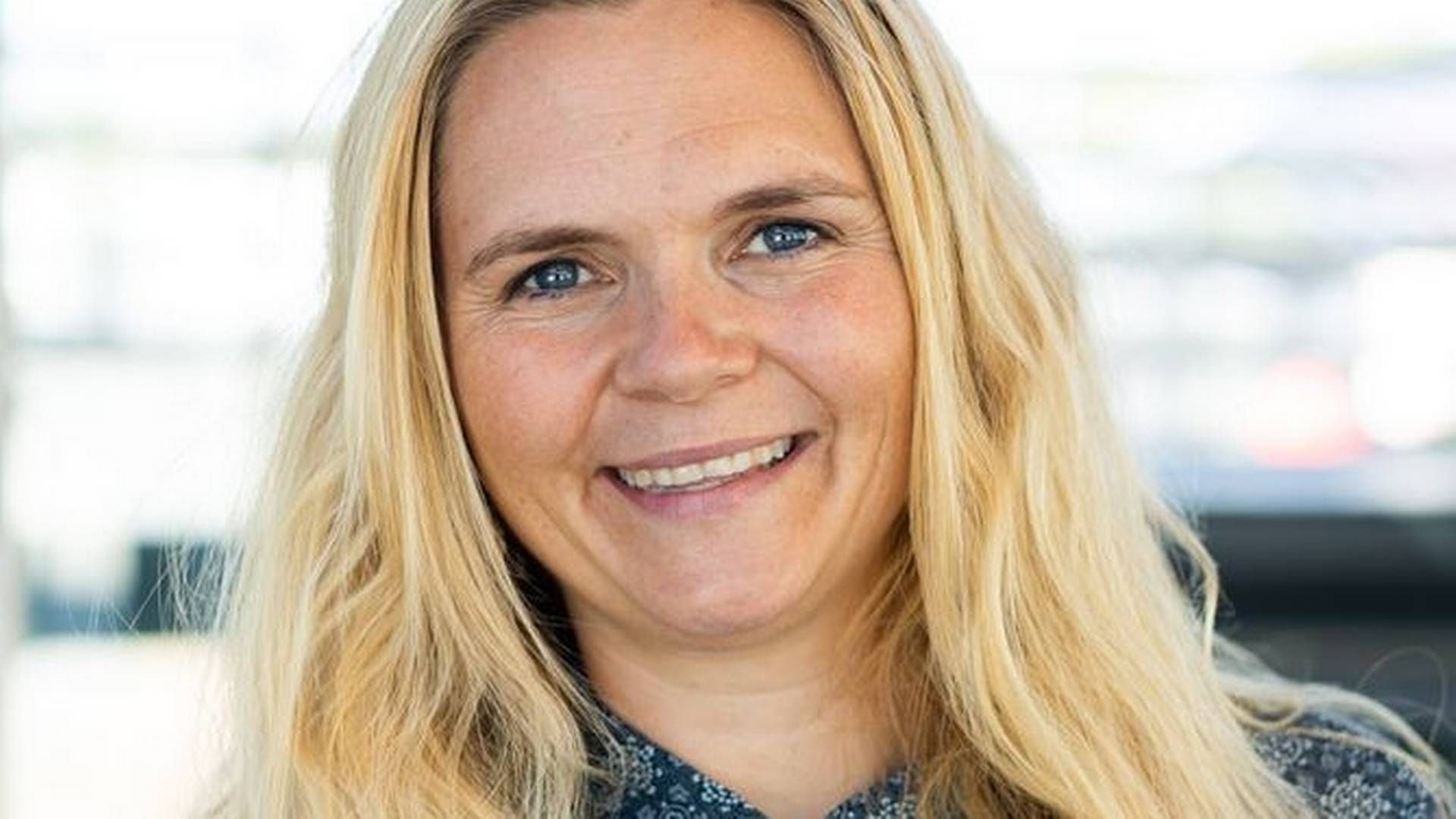 PÆRER: Produktsjef Una Haug Andersen i Coop Norge sier dagligvarekjeden satser på norske pærer i sesong, blant annet for å være mer bærekraftig. | Foto: Kristine Marie Gutterød