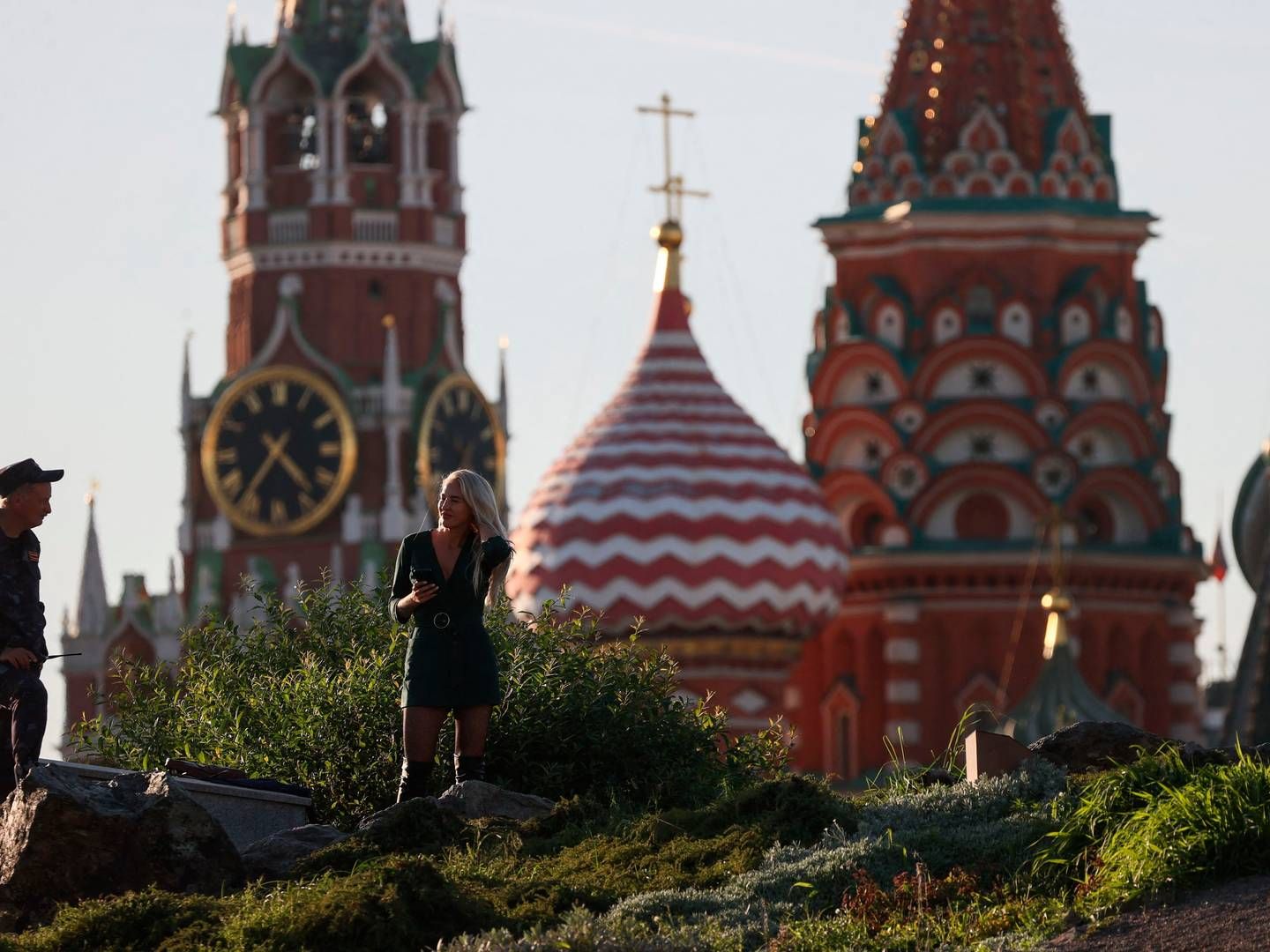 Når danske virksomheder skal forlade Rusland er risikoen for at blive viklet ind i bestikkelse stor, og gruppen af potentielle købere smal. Det er aktører, som "selvfølgelig" har en relation til magteliten og Kreml, vurderer Søren Liborius, chefkonsulent hos EU's fælles udenrigstjeneste. (ARKIV) | Foto: Olesya Kurpyayeva