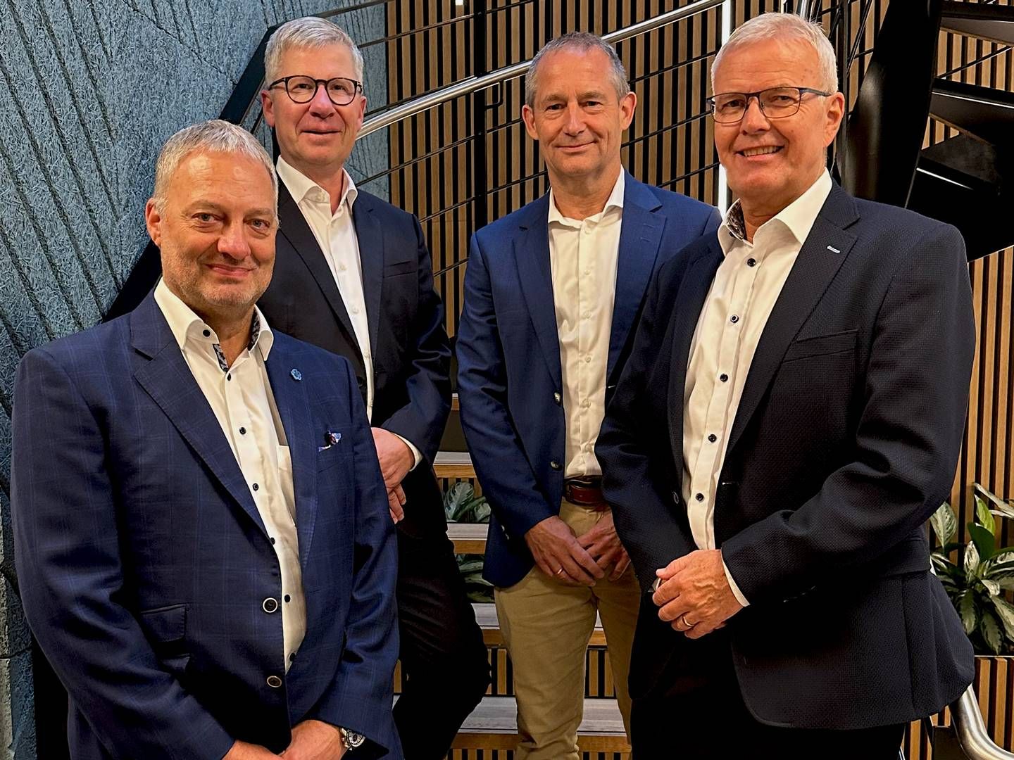 Fra venstre ses Lars Christensen, adm. direktør i Broager Sparekasse, Max Hovedskov, adm. direktør i Frøs Sparekasse, Erik Johannsen, formand for Broager Sparekasse, og Jørgen Kring Jensen, formand for Frøs Sparekasse. | Foto: Frøs Sparekasse/pr