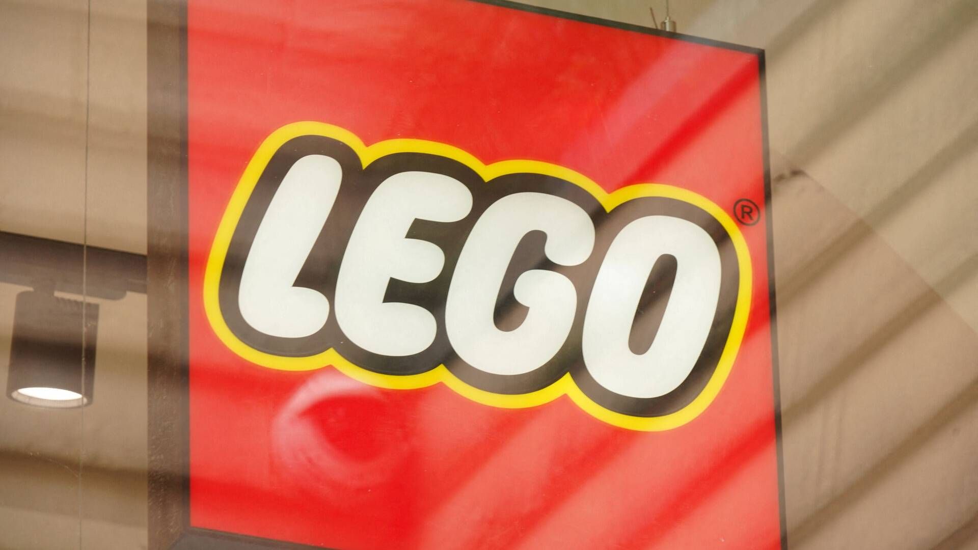 Lego har frem til 2025 afsat 1,2 mia. dollar til arbejdet med at producere mere bæredygtige klodser, men måske ligger løsningen i dem, der er produceret, skriver bureau.