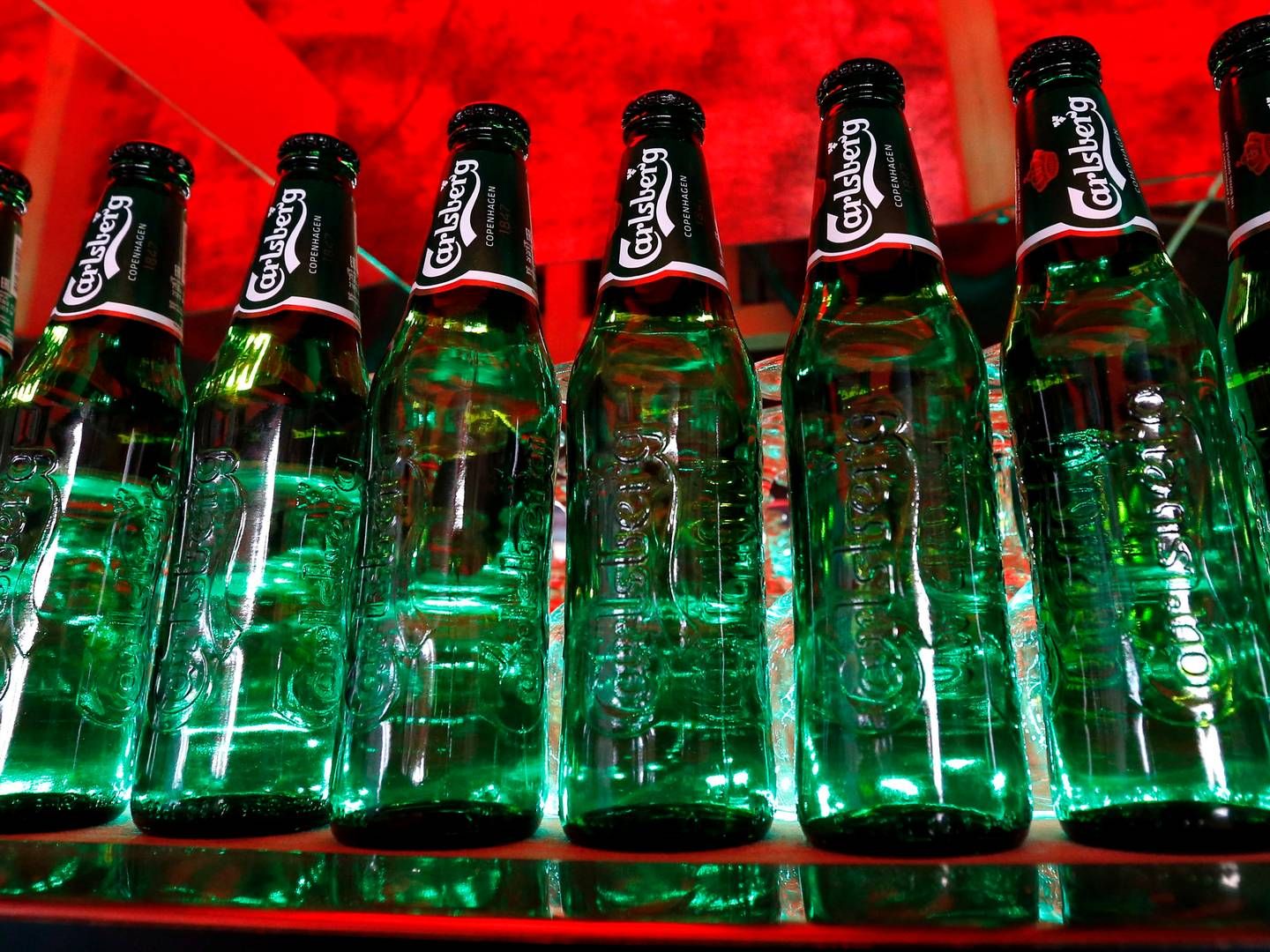 Arkivfoto: Carlsberg flaskeøl på en bar i St. Petersborg, Rusland i 2014. Foto: Alexander Demianchuk/Reuters/Ritzau Scanpix
