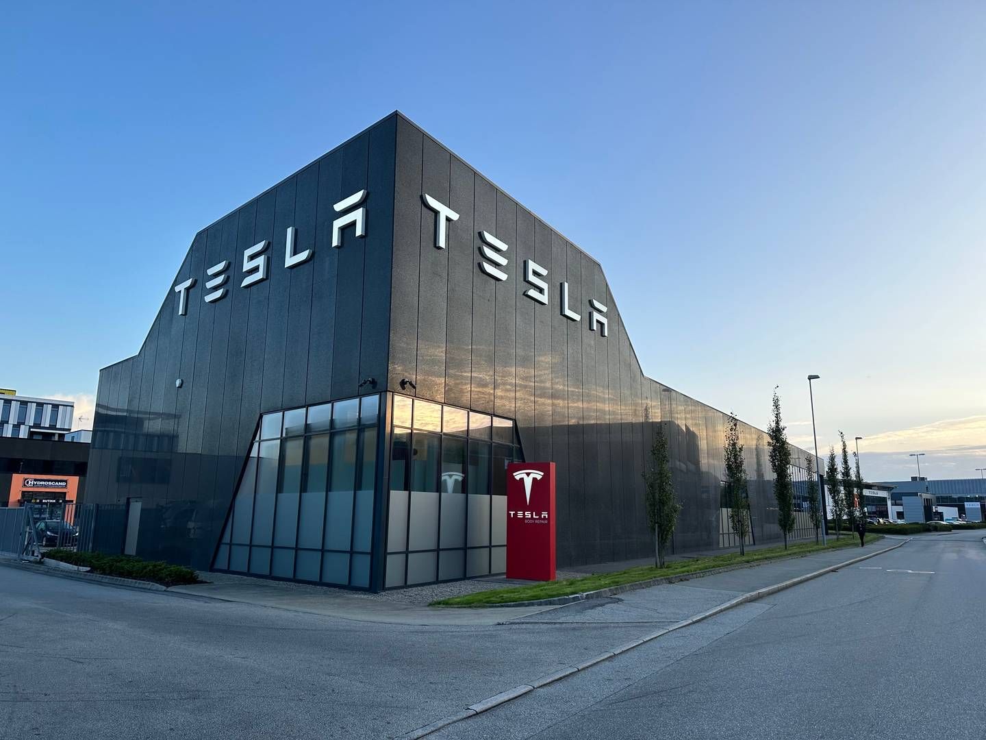 SOLGT: Eiendommen som ligger ved siden av Teslas hovedbygg i Sandnes er solgt. | Photo: Kraft Finans