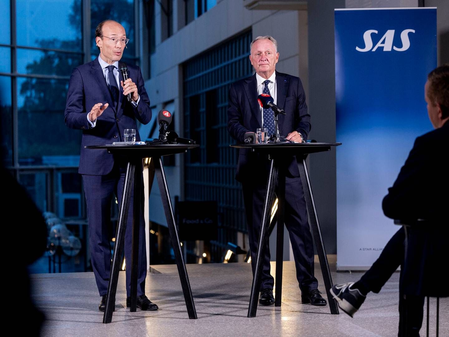 SAS' topchef Anko van der Werff og bestyrelsesformand Carsten Dilling præsenterede den nye ejerkreds for flyselskabet tirsdag aften. | Foto: Christine Olsson/TT/Ritzau Scanpix