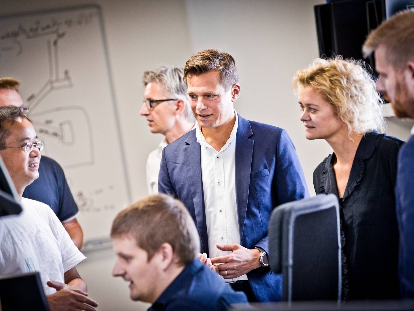 Daniel Lux (i midten med blå jakke), adm. direktør i Seluxit, ser gode muligheder for anvendelse af selskabets løsninger i landbruget | Foto: Ernst Tobisch/seluxit/pr