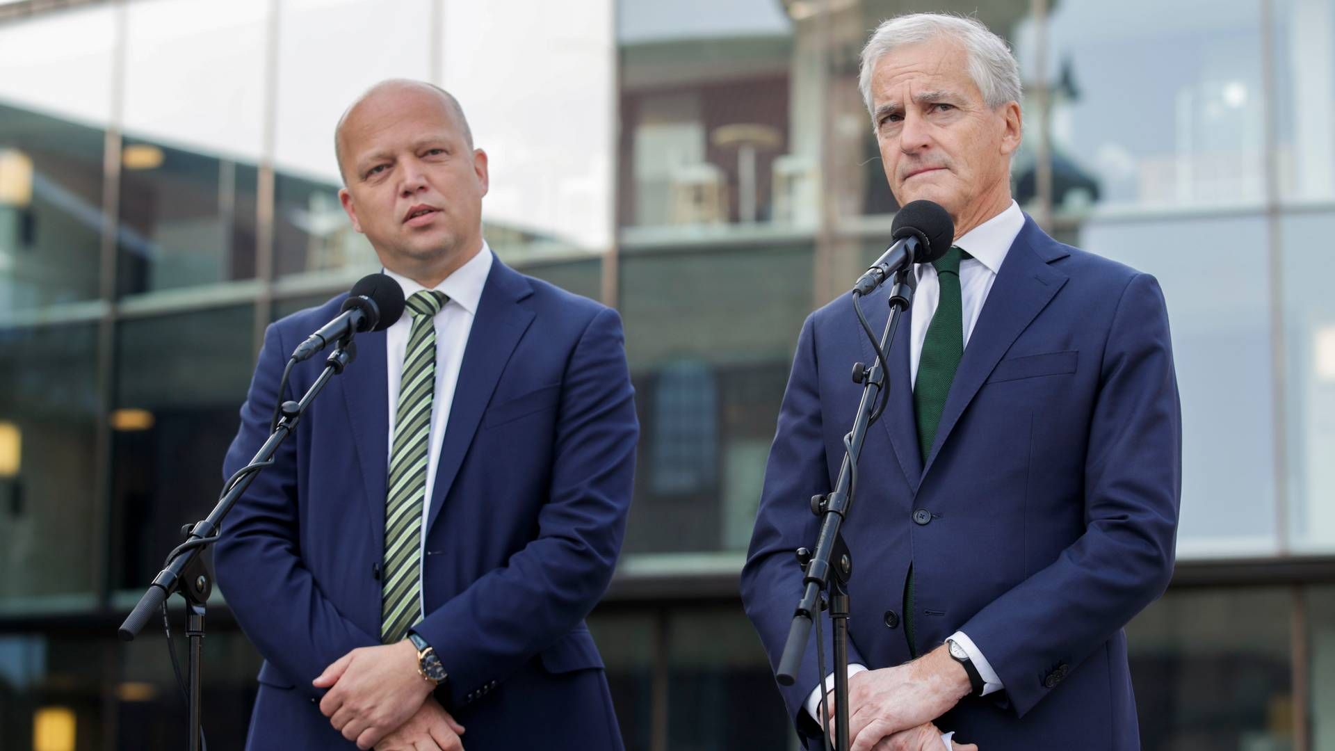 BUDSJETTDAG: Finansminister Trygve Slagsvold Vedum (Sp) legger frem statsbudsjettet fredag. Her med statsminister Jonas Gahr Støre (Ap) i en tidligere anledning. | Foto: Emilie Holtet / NTB