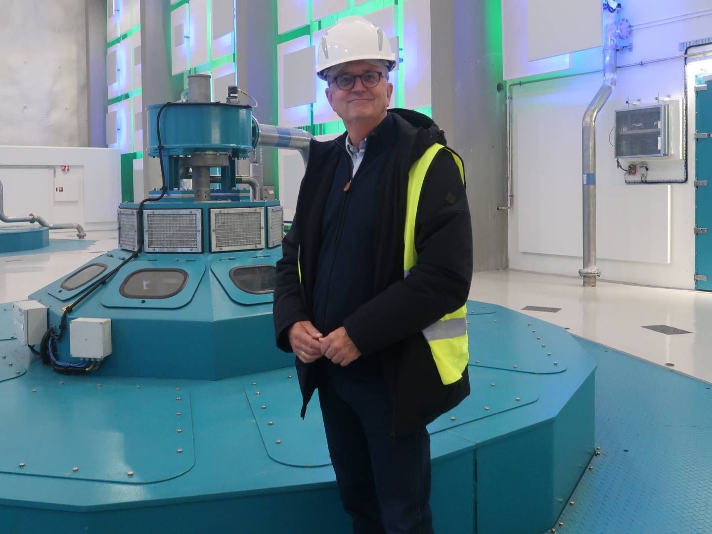 FORNØYD: Eimund Nygaard, konsernsjefen i Lyse, er førnøyd med at høyprisbidraget fjernes allerede nå, og lover milliardinvesteringer i oppgradering av vannkraftverk i Røldal-Suldal. | Foto: Linda Sandvik