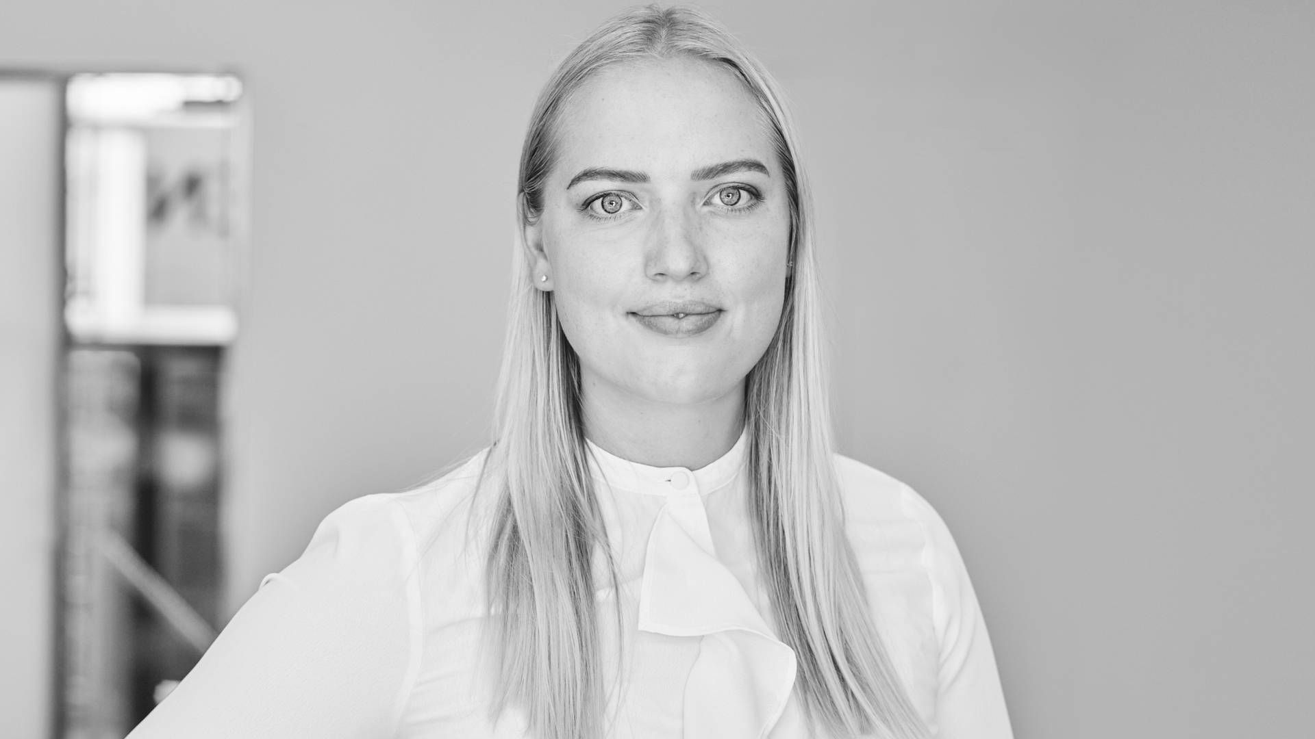 Mathilde Schwitzer Alnor blev uddannet som advokat hos fynske Focus Advokater i 2021. Hun arbejder især med selskabsret og virksomhedsoverdragelser. | Foto: Mazanti-andersen / Pr