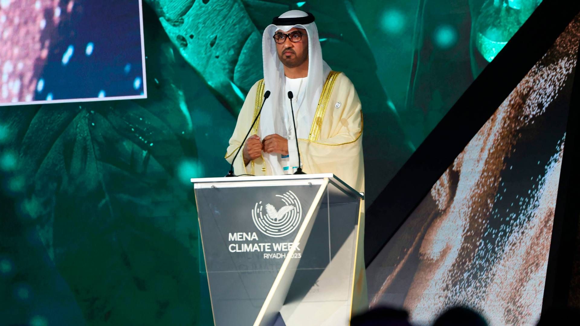 Formanden for det kommende Cop28-topmøde Sultan al Jaber, på talerstolen under et klimamøde for lande i Mellemøsten, der finder sted i den saudiske hovedstad, Riyadh. | Foto: Fayez Nureldine