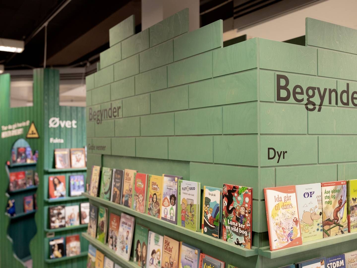 Ifølge Københavns kultur- og fritidsborgmester Mia Nyegaard (R) er de til tider halvtomme hylder udfaldet af, at bibliotekerne er ved at indrette sig på ny. | Foto: Miriam Dalsgaard/Ritzau Scanpix