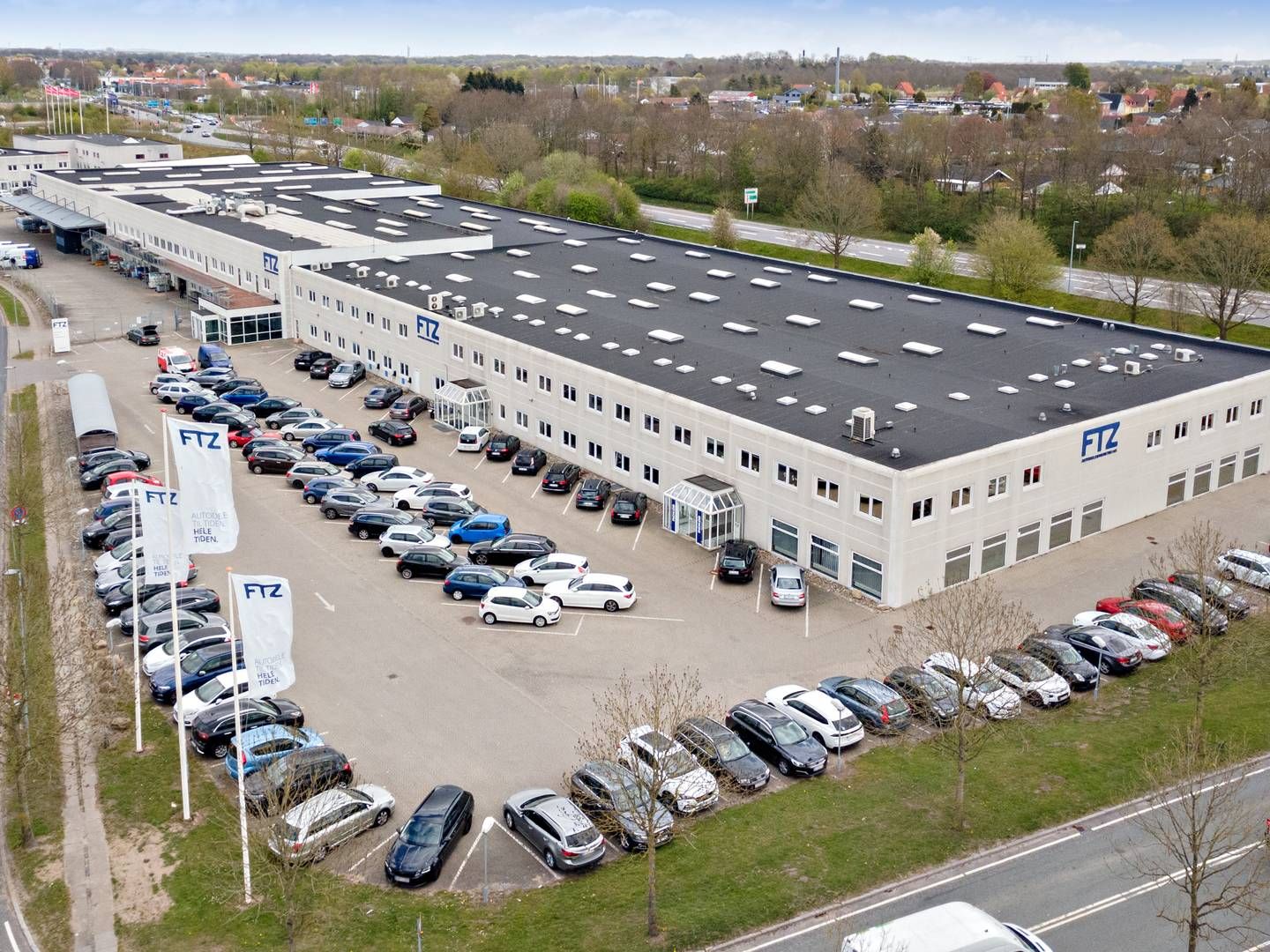 Lager- og logistikejendommen på Hvidkærvej 21 i Odense er netop solgt til ejendomskoncernen Hanssen Ejendomme. | Foto: Pr / Colliers