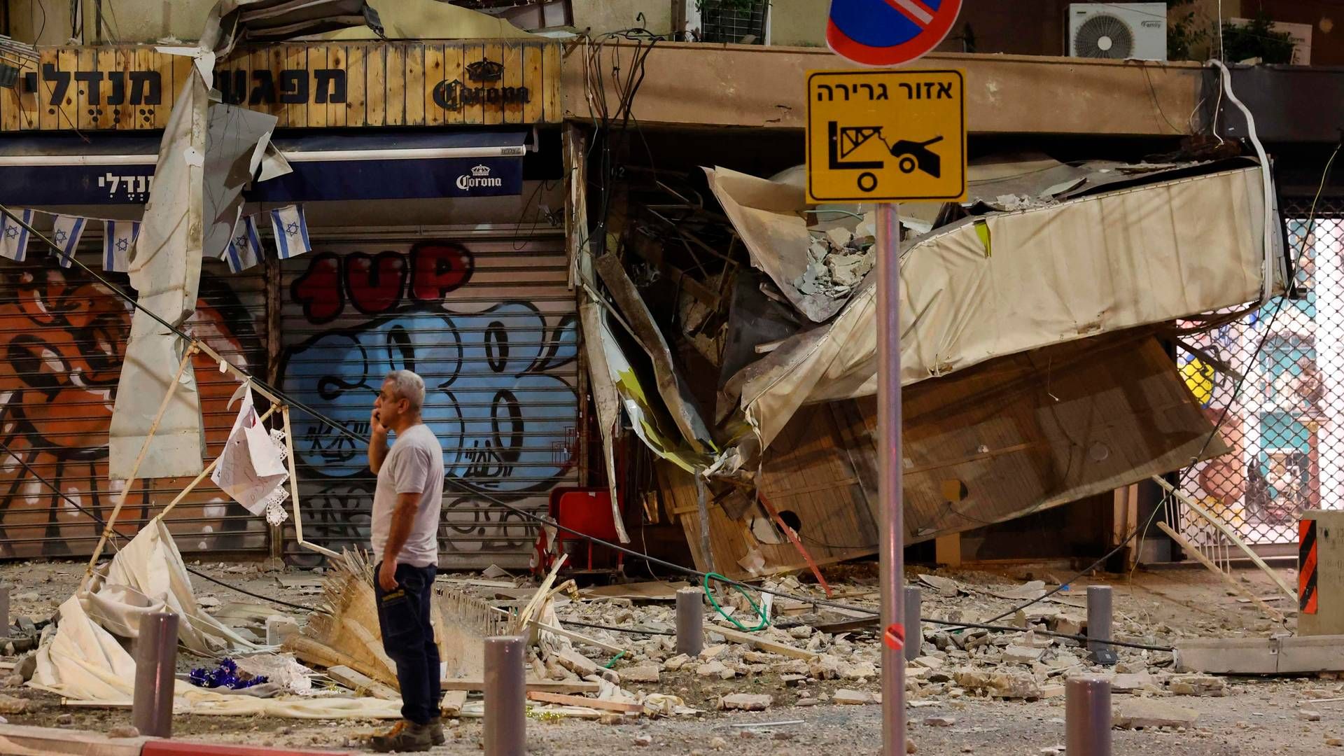 Ødelagt butik i Tel Aviv efter raketangreb lørdag. | Foto: Jack Guez