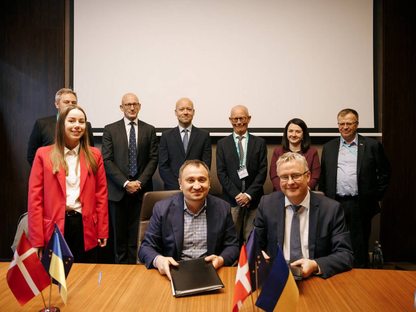 Deltagere på billedet: Dansk minister for fødevarer, landbrug og fiskeri Jacob Jensen, dansk ambassadør i Ukraine Ole Egberg Mikkelsen, dansk delegation, den ukrainske landbrugsminister Solskyi Mykola og ukrainsk delegation. | Foto: Serhii Herasymov