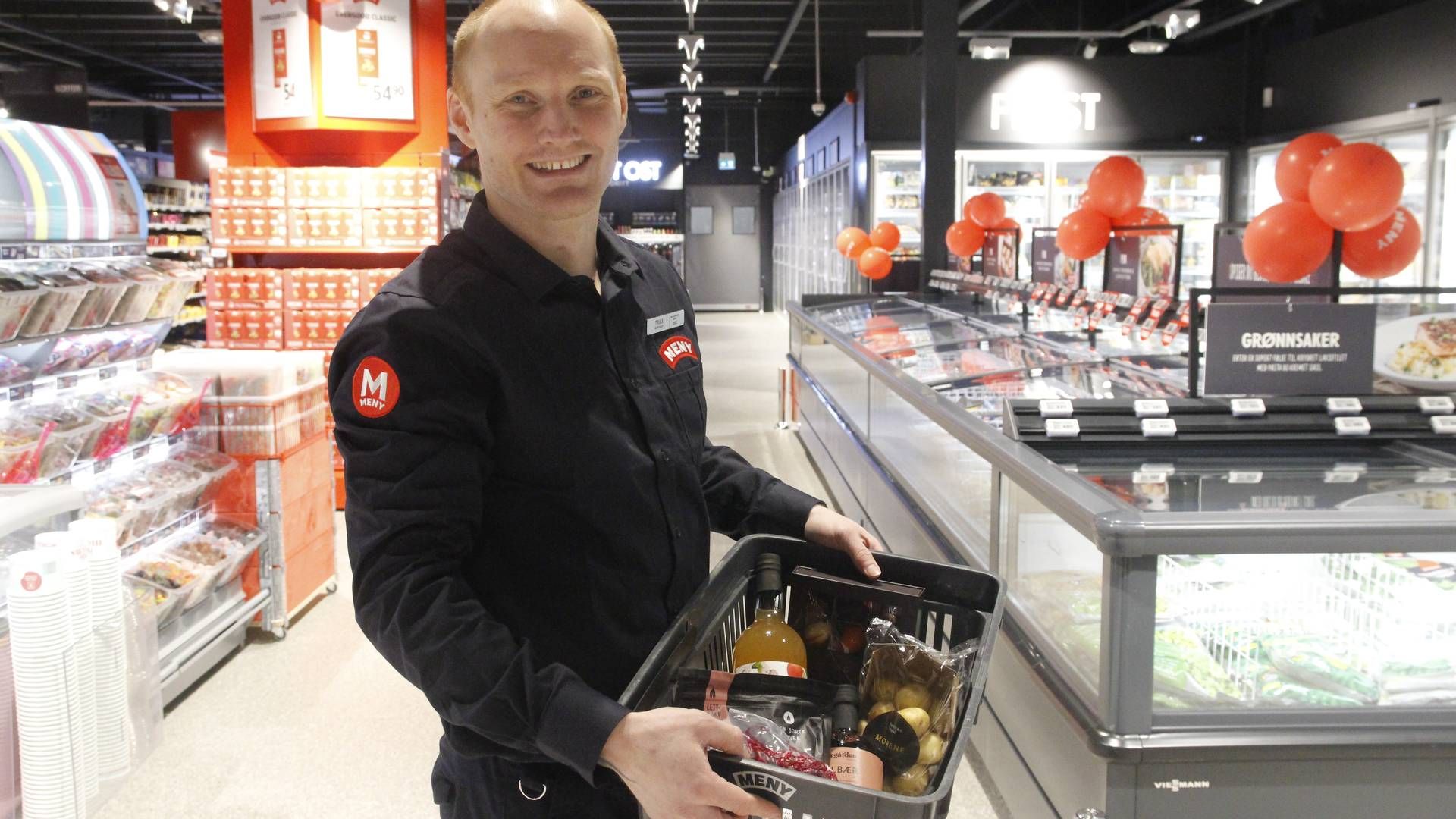 Truls Mathisen vil at kundene skal handle mer lokal mat og drikke på Meny Liertoppen. | Foto: Øystein Engh