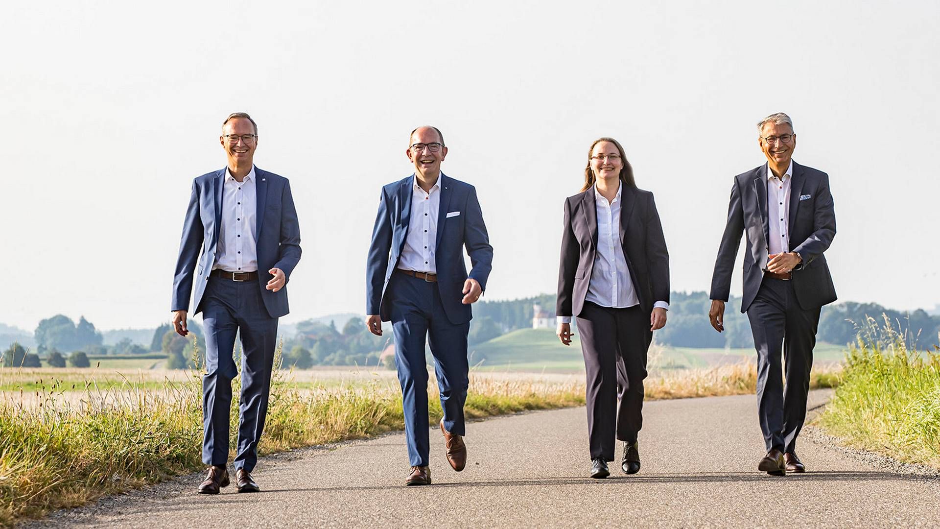 Die Vorstände der beiden Fusionspartner: Markus Langner, Josef Hodrus, Stephanie Bernickel und Werner Mayer (von links) | Foto: Volksbank Allgäu-Oberschwaben