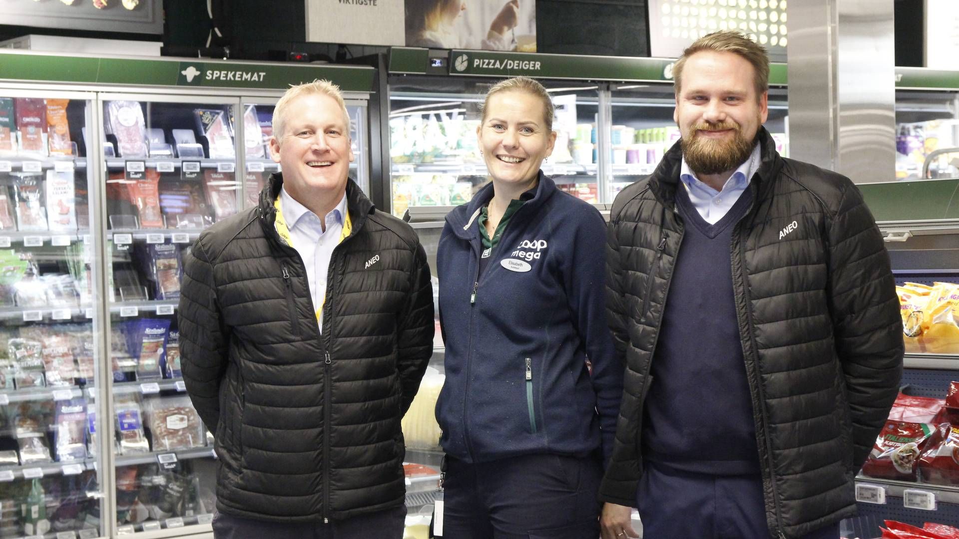 COO i Aneo Retail Christian Kolderup (t.v.), butikksjef på Coop Mega Nydalen Elisabeth Tveit og driftsansvarlig i Aneo Retail Stian Helmenbakken synes alle at redusering av strømforbruk er viktig i kampen om det grønne skiftet. | Foto: Øystein Engh