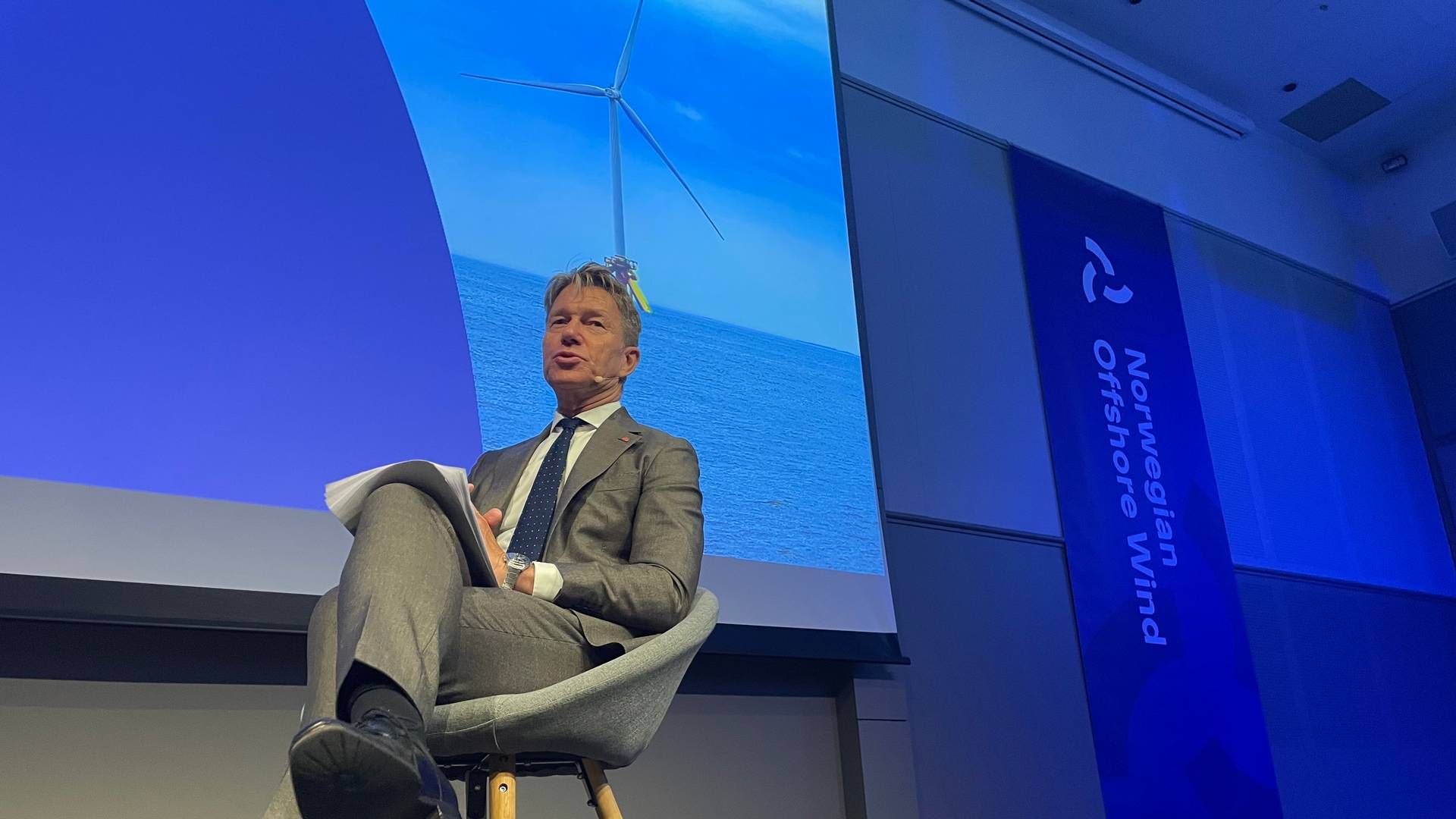 AHEAD OF AUCTION: "I believe in Norwegian expertise, so I'm still optimistic," says Terje Aasland about the bidding for Southern North Sea II. Here he is on stage during an offshore wind conference in downtown Oslo on Tuesday. | Photo: Harald Amdal