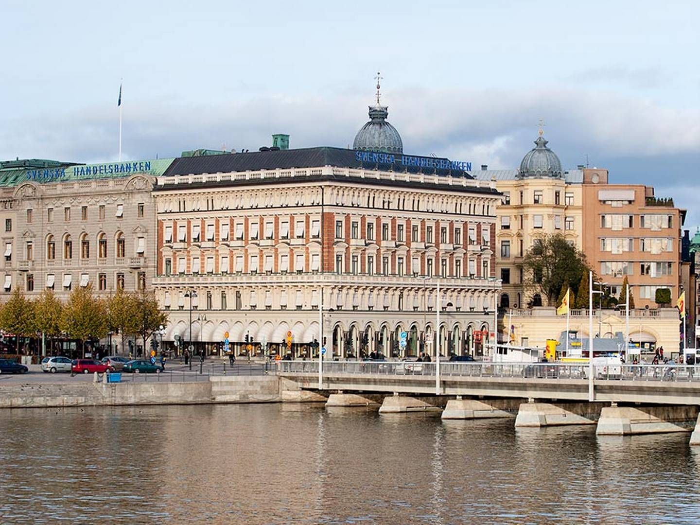 SPEKULASJONER: Sparebank 1 Markets-analytiker tror utviklingen i Handelsbankens norske virksomhet taler for et utsalg av personmarkedet. På bildet: Handelsbankens hovedkontor i Stockholm. | Foto: Handelsbanken / PR