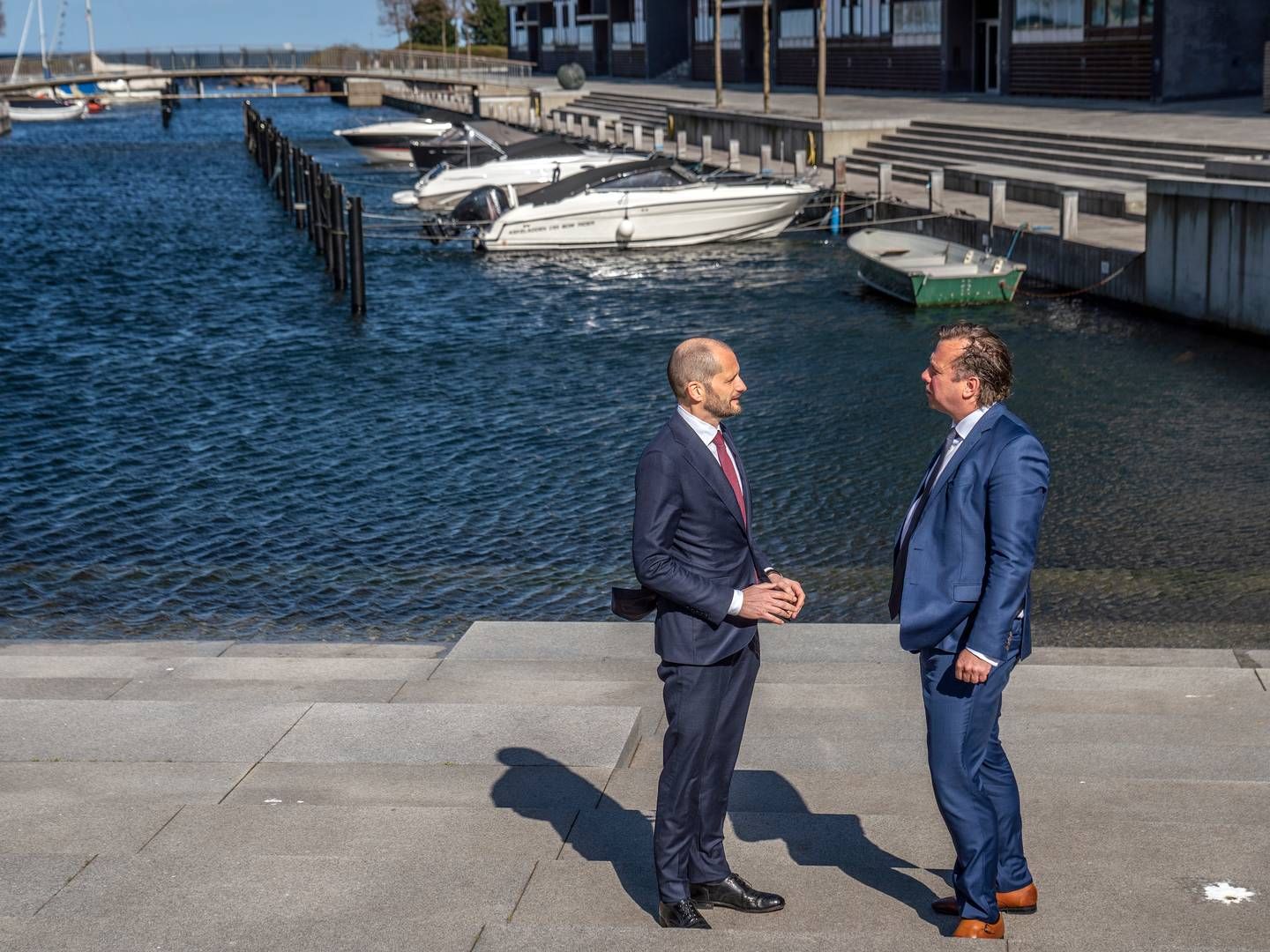 Tobias Vieth (tv.) og Martin Kirkegaard, henholdsvis bestyrelsesformand og direktør i Lundgrens, står umiddelbart alene på kajen, da ingen andre topchefer i branchen oplyser at have fyret medarbejdere i lignende afskedigelsesrunder i 2023. | Foto: Stine Bidstrup