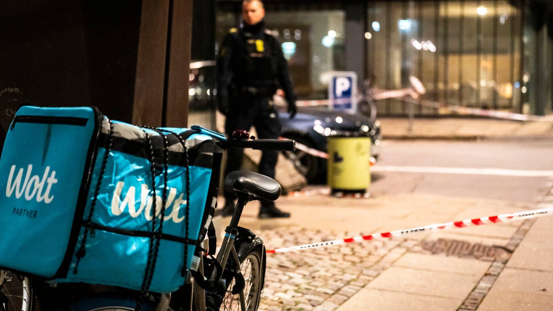 Politiet var torsdag aften massivt til stede i Nyropsgade i København, hvor en 37-årig mand blev skudt. Han afgik senere ved døden. | Foto: Emil Nicolai Helms/ritzau Scanpix