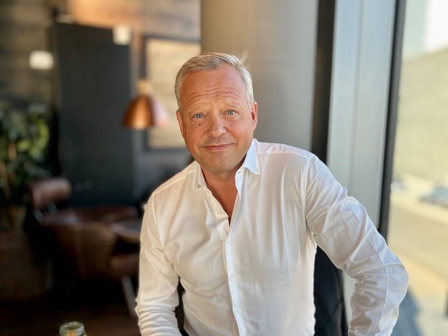ÅPEN OM MENTALE UTFORDRINGER: Stig L. Bech har vært åpen om sin mentale helse. AdvokatWatch møtte han til en prat på Espresso House på Aker Brygge i Oslo. | Foto: Johannes Enli Kalleberg / AdvokatWatch