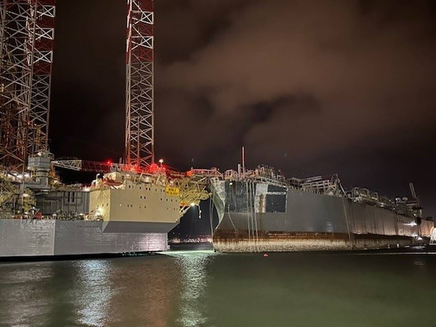 Fortøjningerne til det mere end 300 meter lange skib Zafiro Producer sprang grundet kraftig vind, lyder det fra Frederikshavn Havn. | Foto: Port of Frederikshavn