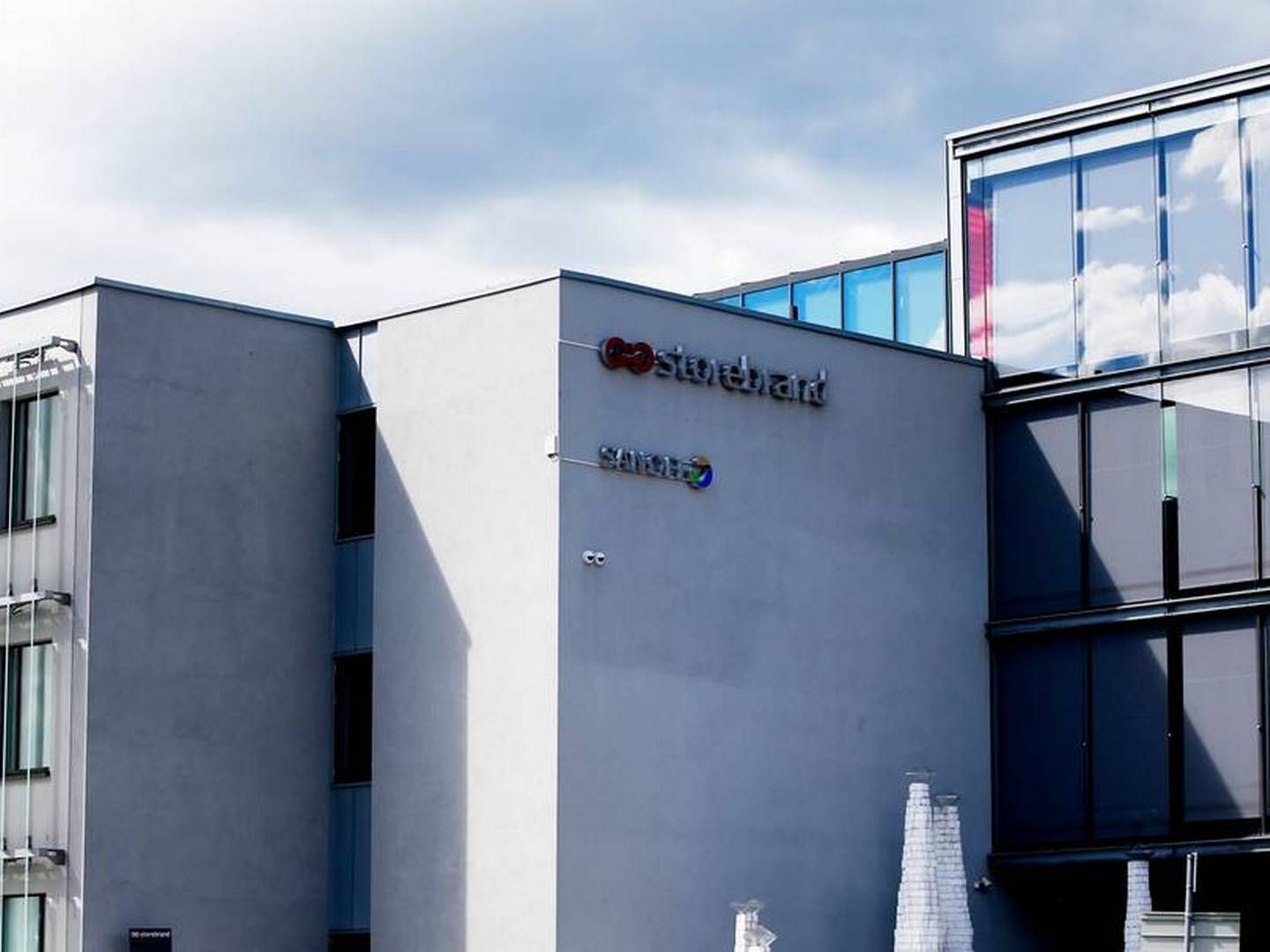 Major shareholder divests heavily Impressed by Storebrand s solid