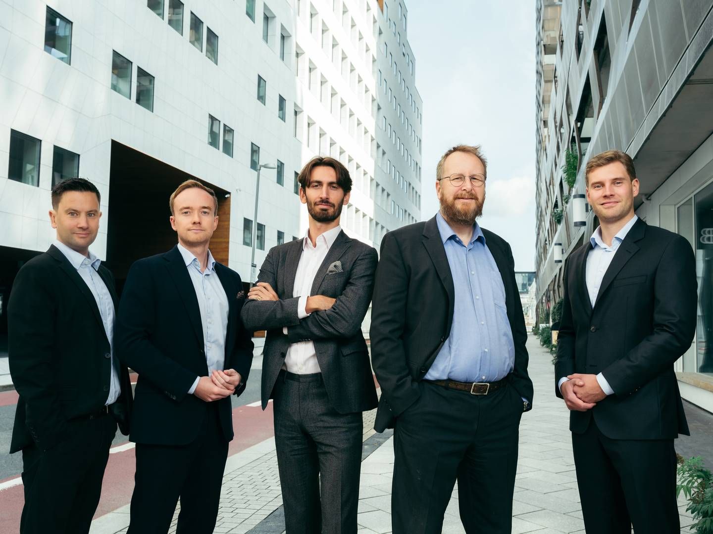 TEAMET: fra venstre: Anders Steinsland Haugan, Even Øverli, Jeremy Nicholas, Richard Gilde, Håkon Lindvik Stubrud | Foto: DNB Næringsmegling