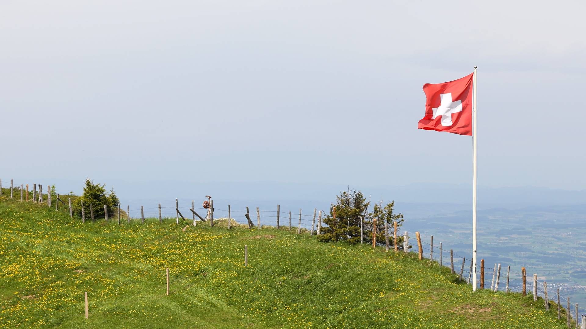 Fahne auf dem Berg Rigi nahe Luzern. | Foto: picture alliance / dpa-tmn | Catherine Waibel