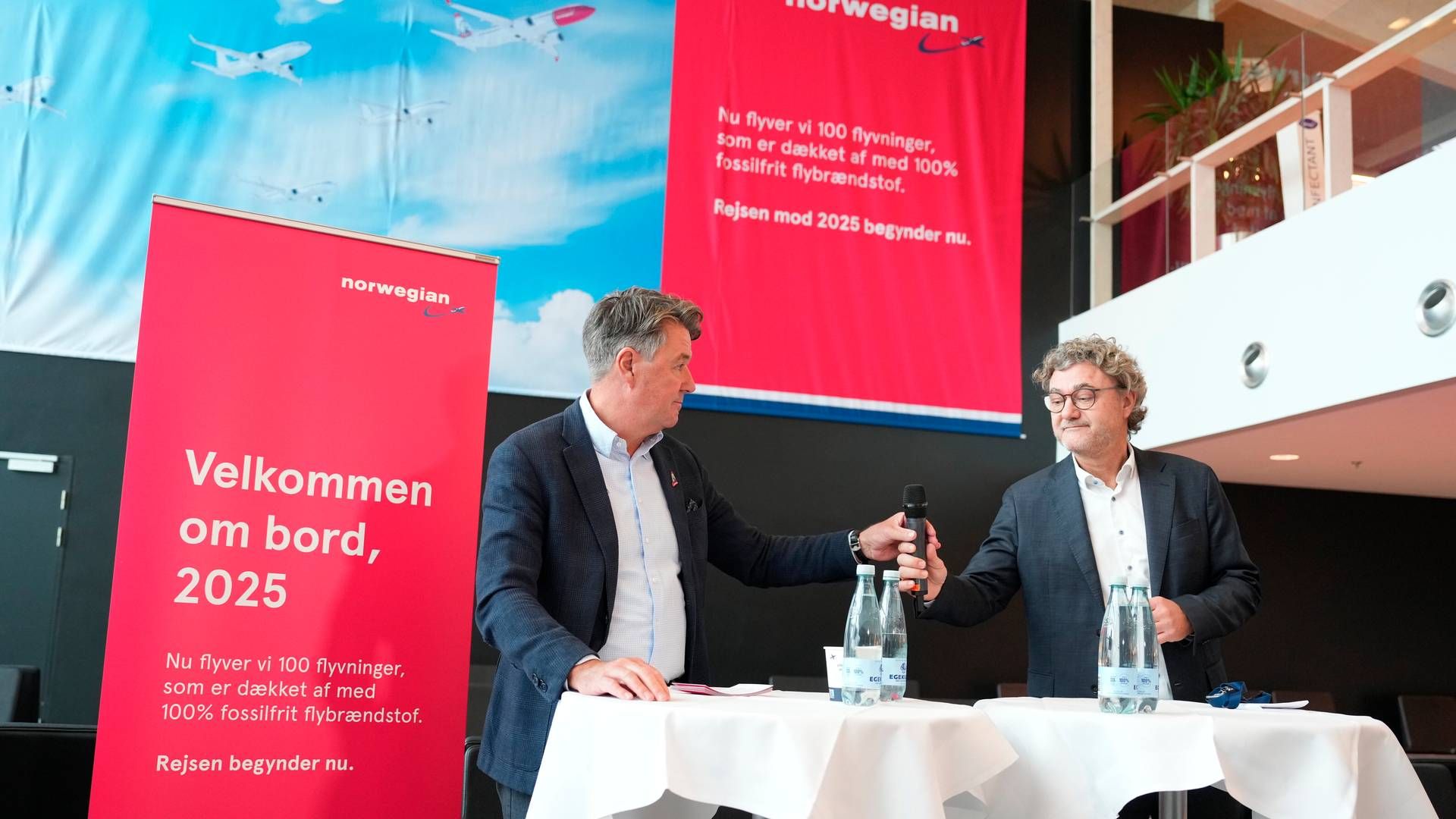 Norwegians topchef Geir Karlsen (tv) og Niels Hemmingsen, topchef i Aalborg Lufthavn (th) | Foto: Henning Bagger/Ritzau Scanpix