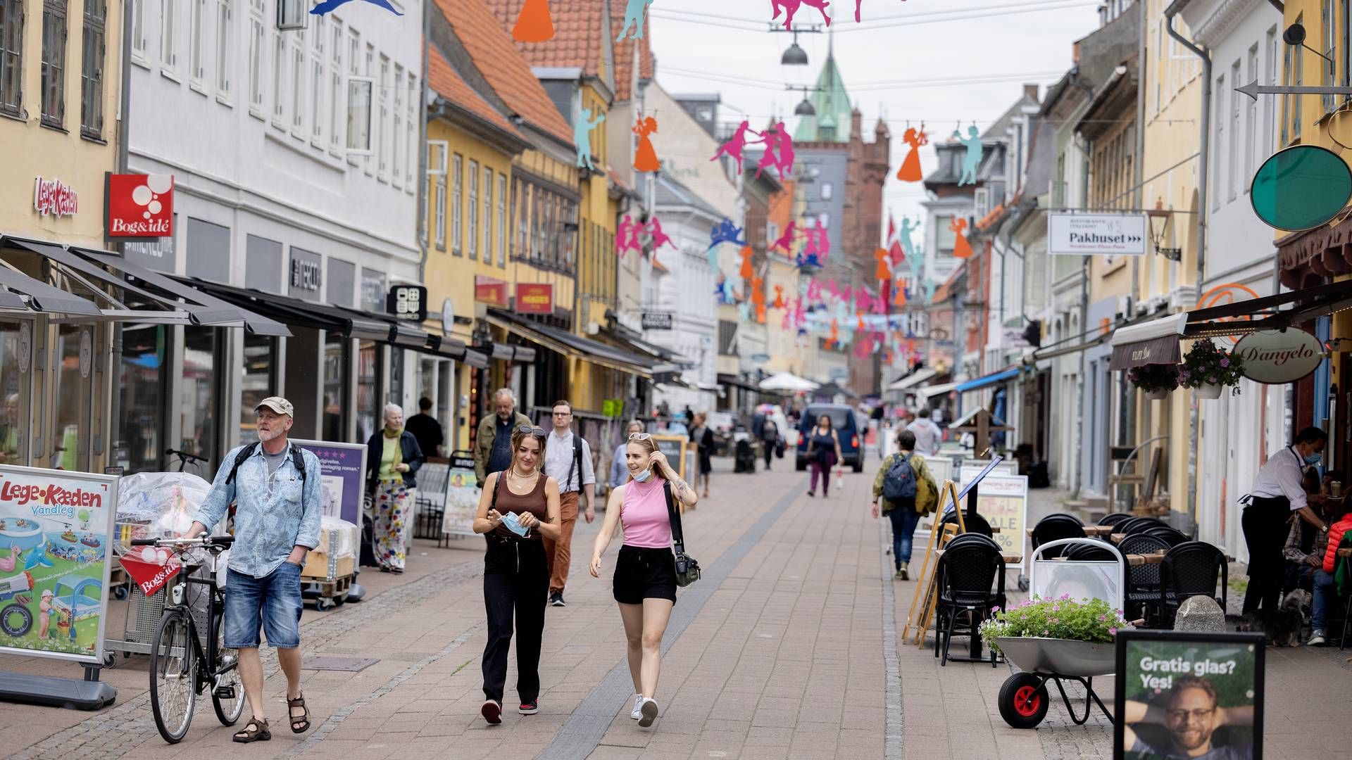 54 pct. af danskerne vælger fysiske butikker, når der skal købes nonfood-produkter. | Foto: Thomas Borberg