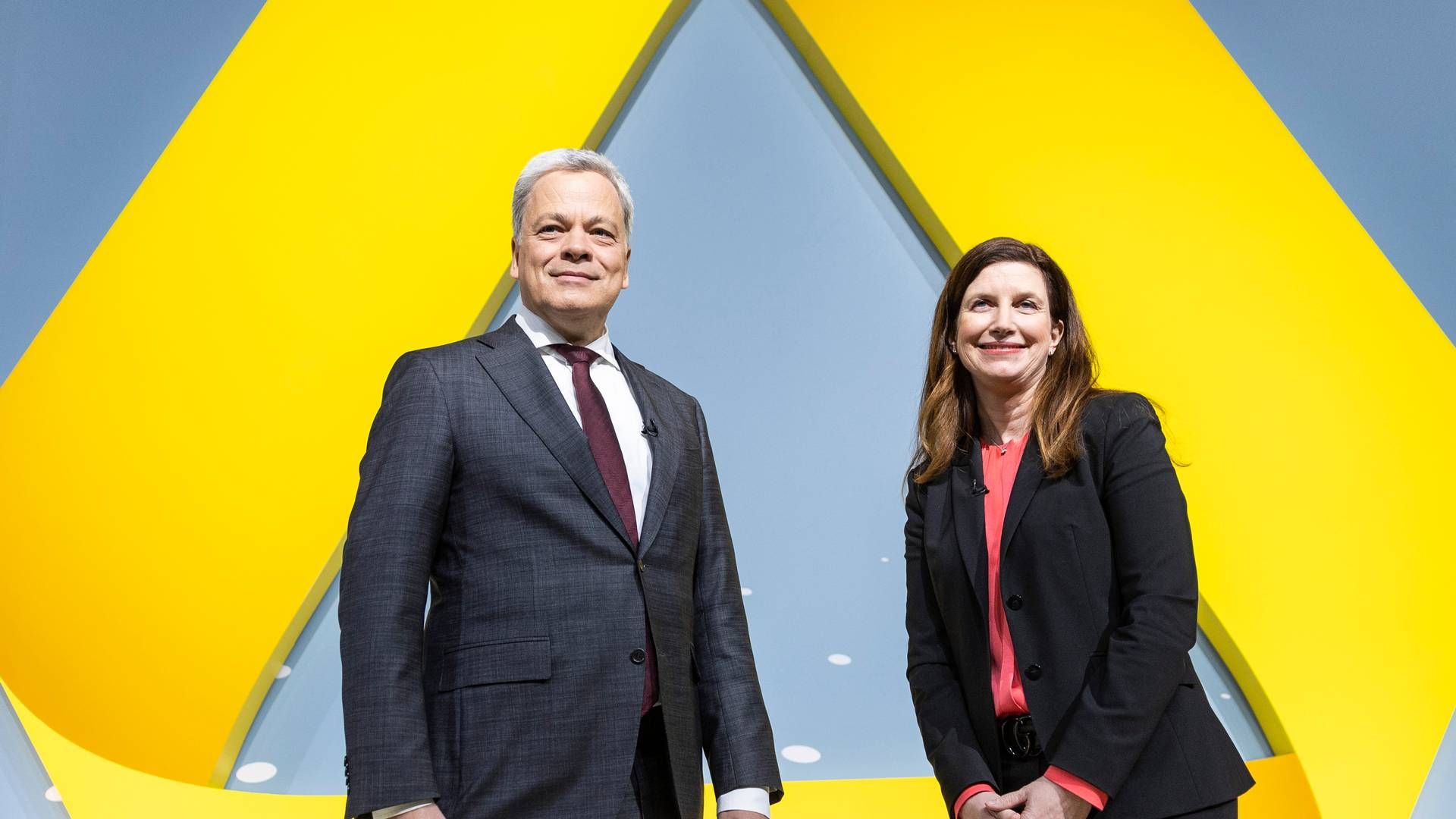 Angesichts der Analystenschätzungen haben Commerzbank-CEO Manfred Knof und Finanzvorständin Bettina Orlopp gut Lachen. | Foto: picture alliance/dpa | Hannes P Albert