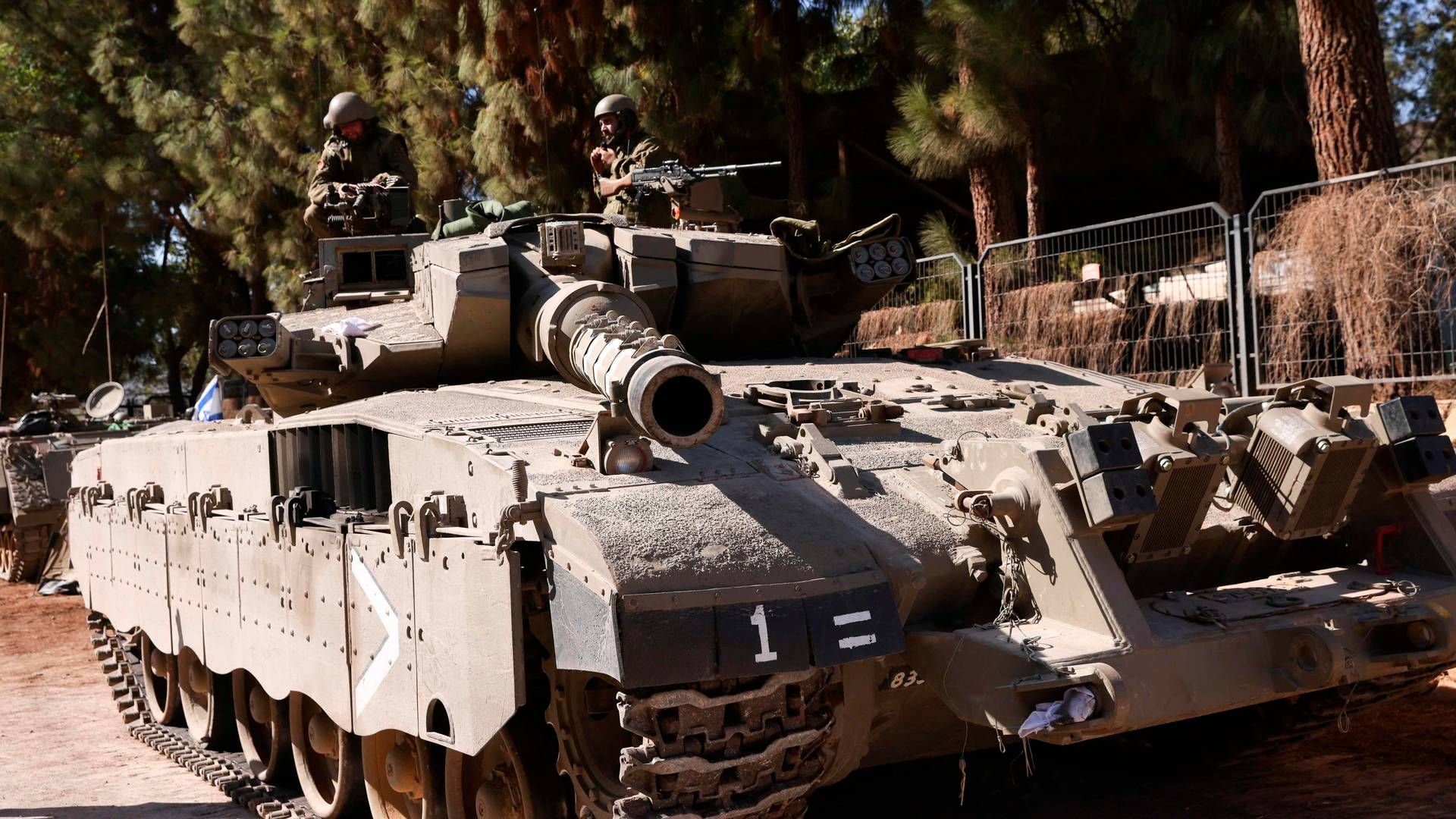 Oliepriserne blev sendt op efter Hamas angreb på Israel den 7. oktober, der satte gang i en frygt for en bredere konflikt i den olierige region. Foto af israelsk kampvogn 25. oktober ved grænsen til Libanon. | Foto: Jalaa Marey/AFP/Ritzau Scanpix