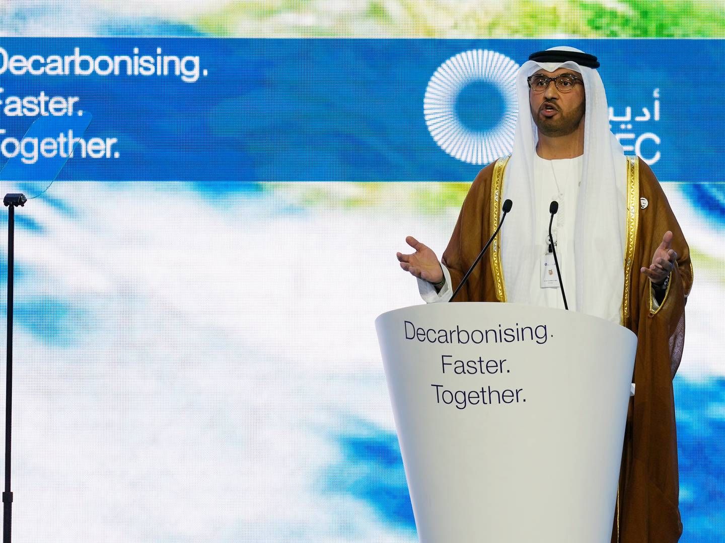 LEDER: Sultan al-Jaber, presidenten for COP28, taler til ministre som deltar på klimakonferansen i Abu Dhabi mandag. Foto: | Foto: Kamran Jebreili / AP / NTB