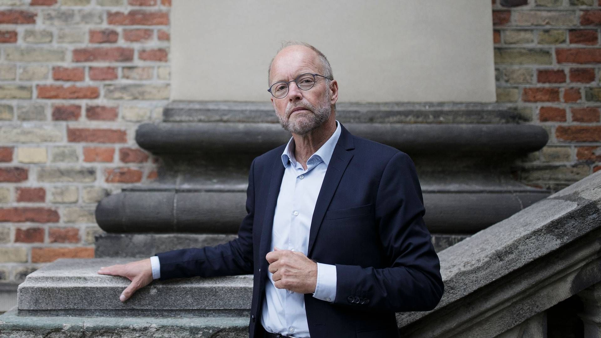 ”Jeg bliver nødt til at lægge ekstra kul på kedlen, for jeg er stadigvæk formand for Dommerforeningen," siger Mikael Sjöberg. | Foto: Miriam Dalsgaard