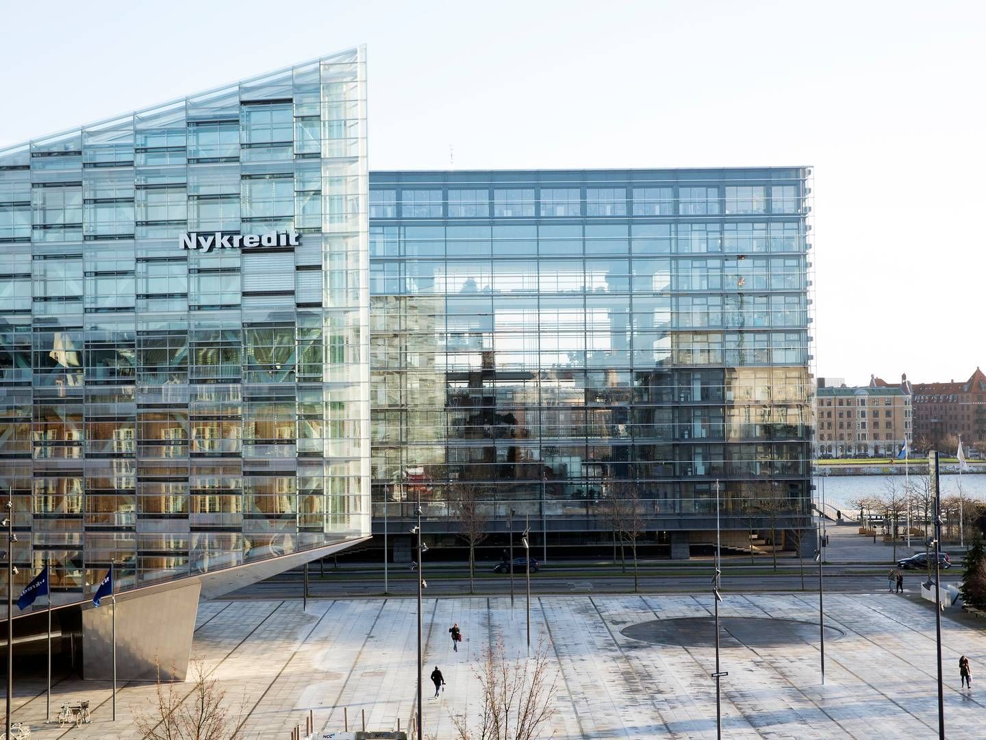 Jyske Bank overtager Nykredits bygning på Kalvebod Brygge (til højre i billedet), vel at mærke som lejer, ikke som ejer. | Foto: Thomas Borberg
