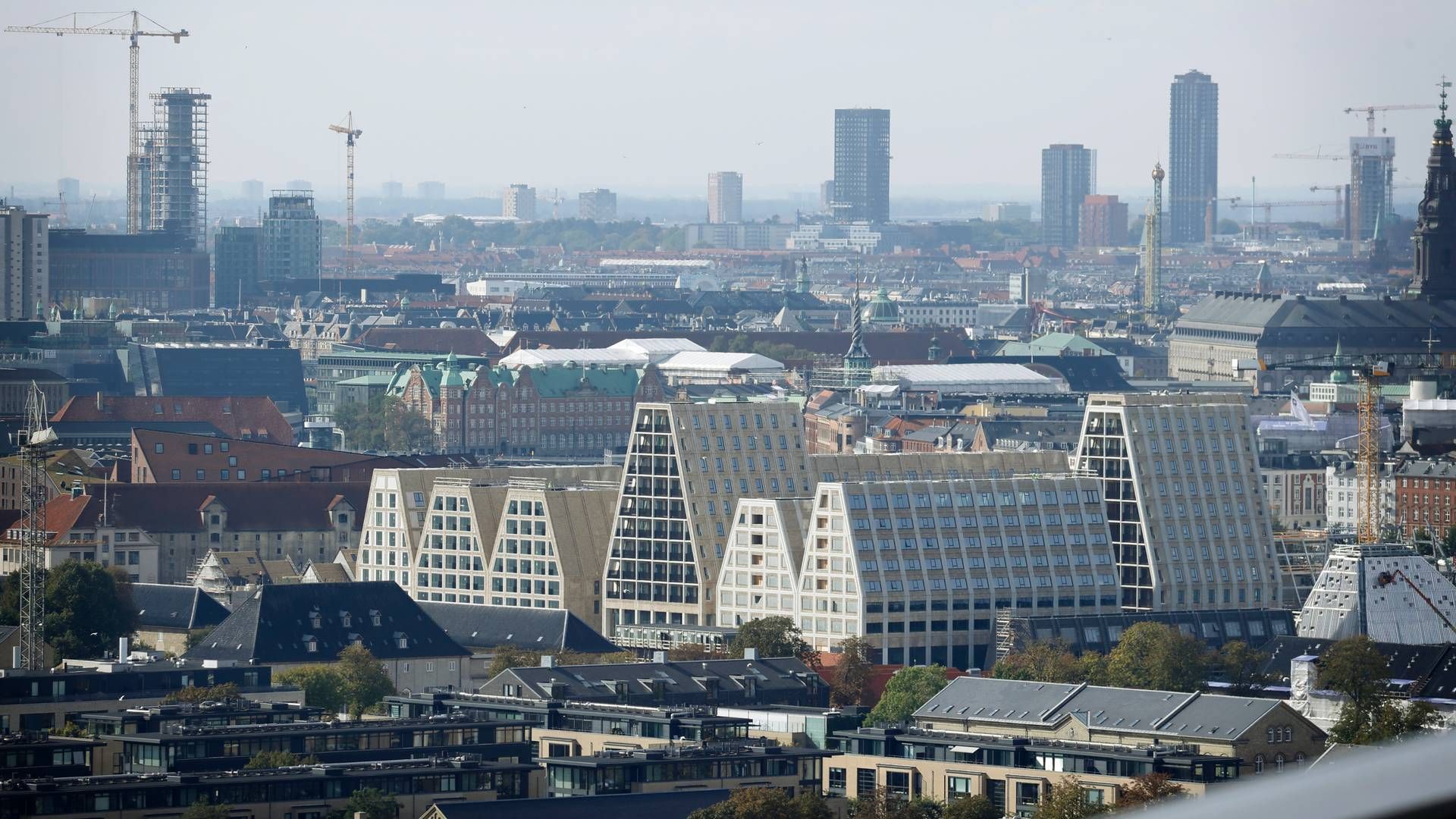 Papirøen, med de lyse og trekantede bygninger, ligger på en kunstig ø i Christianshavn. | Foto: Jens Dresling