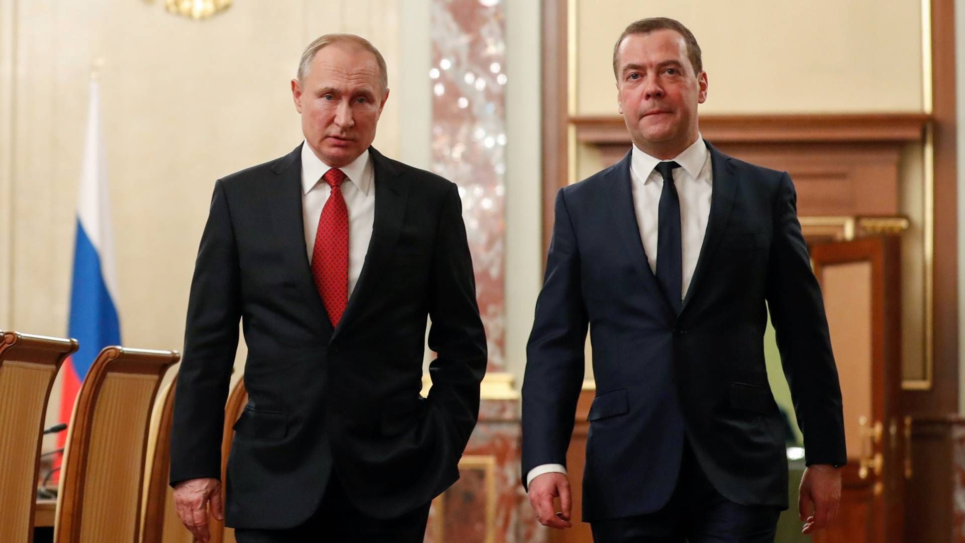 Vladimir Putin med tidligere præsident og tidligere premierminister, Dmitry Medvedev, der i dag er næstformand i Ruslands sikkerhedsråd. I kølvandet på Carlsbergs hidtil klareste udmelding, har Medvedev hånet det danske bryggeri. | Foto: Sputnik/Reuters/Ritzau Scanpix