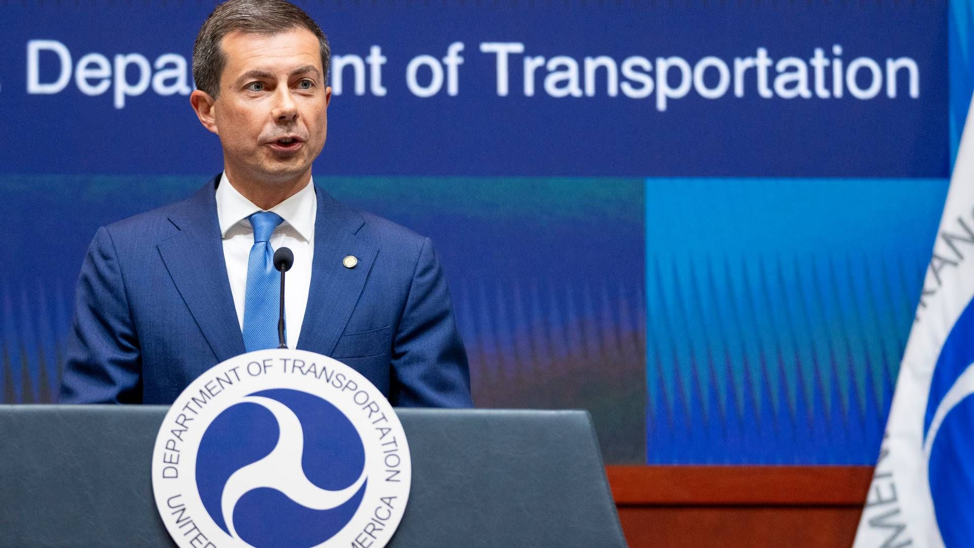 “These investments will help expand capacity and speed up the movement of goods through our ports, contributing to cleaner air and more good-paying jobs as we go,” says Buttigieg about the new investment in US ports. | Photo: Alex Brandon/AP/Ritzau Scanpix