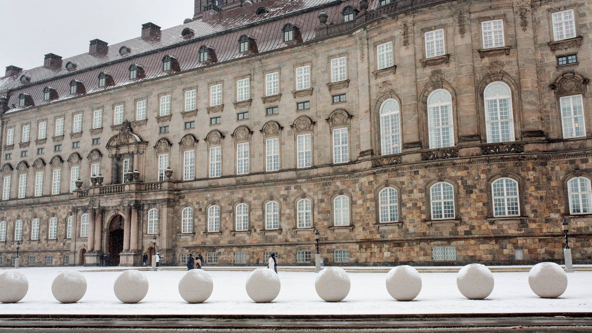 Samtlige partier på Christiansborg indgik fredag en aftale, der bl.a. skal gøre det muligt for demokratiske virksomheder at kommunikere med deres medlemmer. | Foto: Andreas Haubjerg