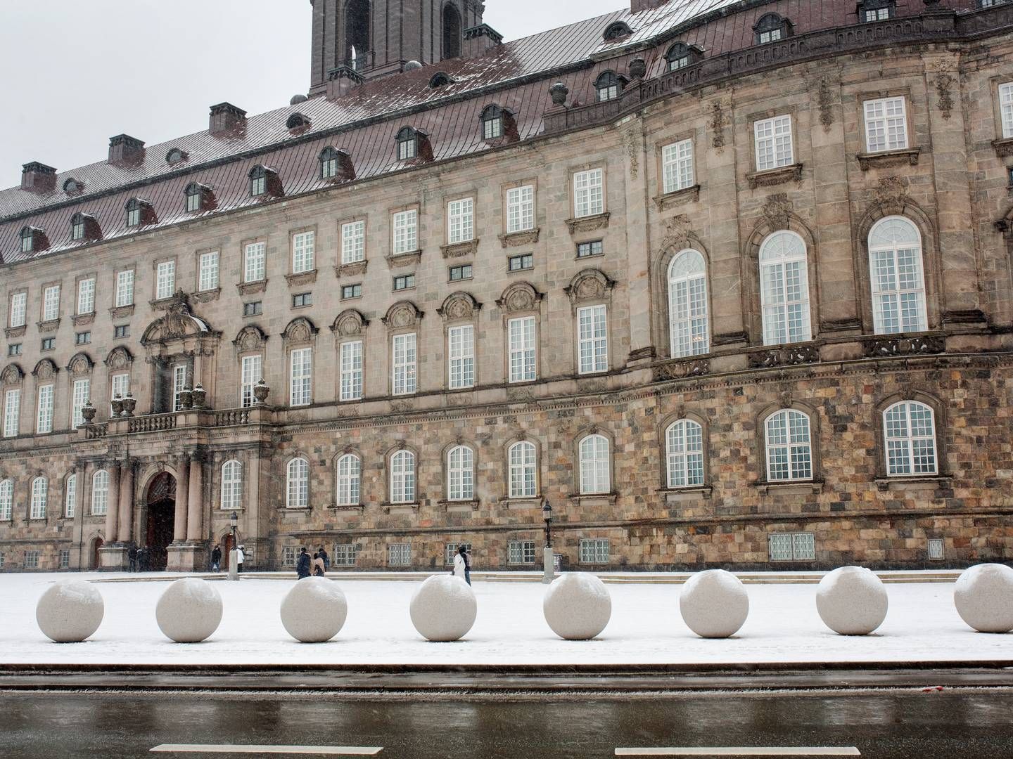 Samtlige partier på Christiansborg indgik fredag en aftale, der bl.a. skal gøre det muligt for demokratiske virksomheder at kommunikere med deres medlemmer. | Foto: Andreas Haubjerg