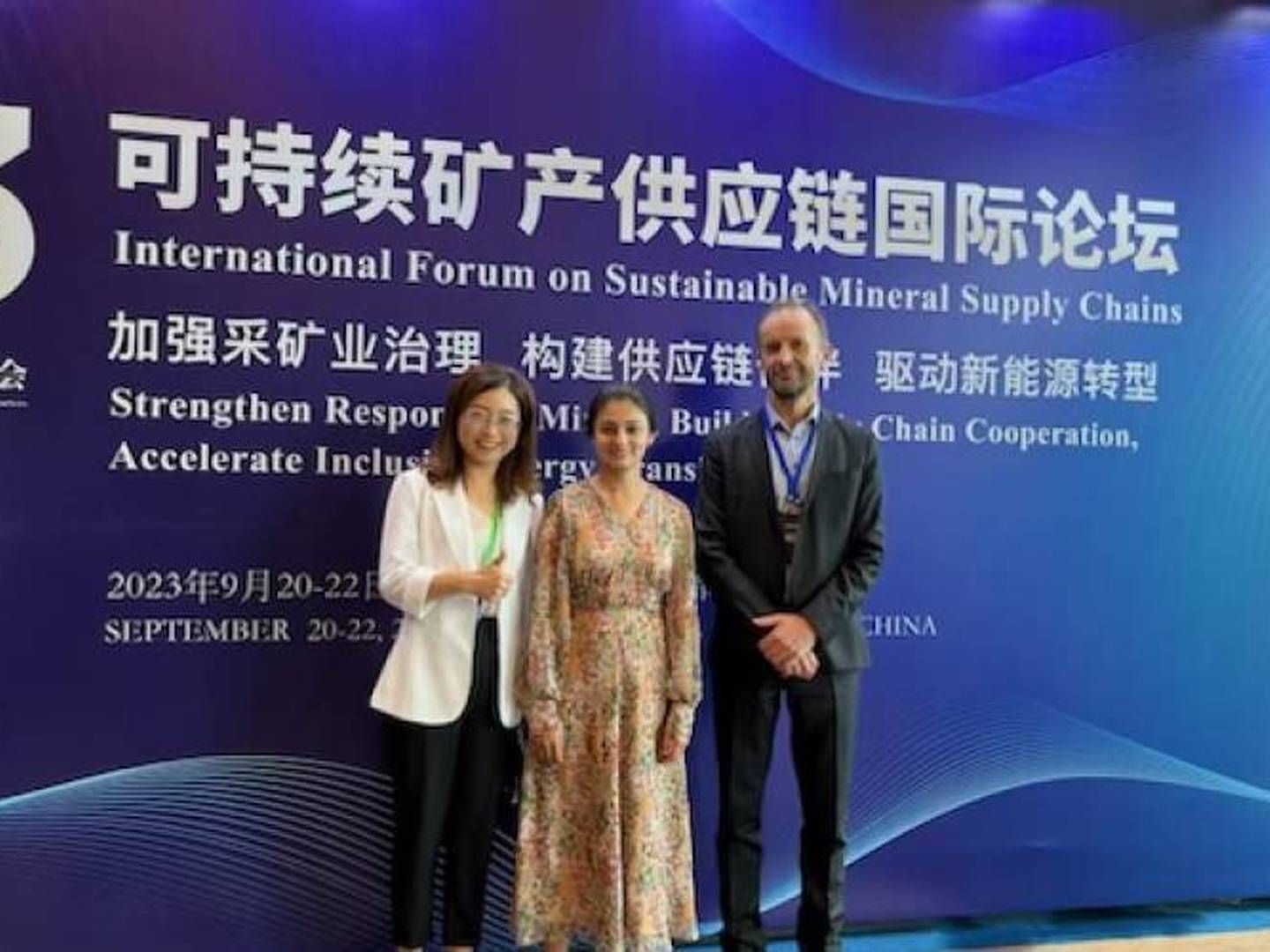 Arild Skedsmo (right) and Kiran Aziz (middle) with a representative of the host country at the conference in Chengdu. | Photo: KLP / PR