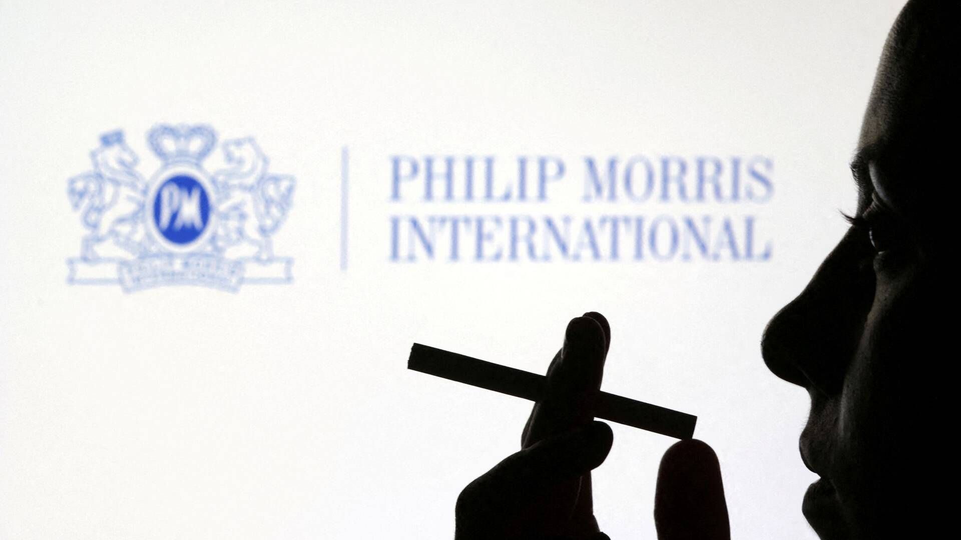 Christopher Arzrouni, som er chef for eksterne anliggender i tobaksgiganten Philip Morris, vil have afgiften på cigaretter op.