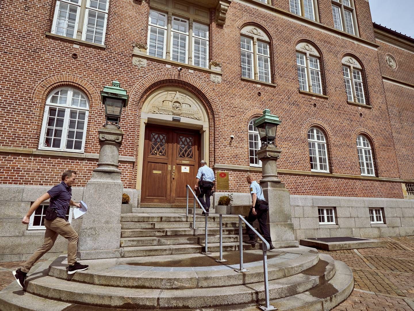 Det er velkendt, at landets domstole kæmper med lange sagsbehandlingstider. På billedet ses Retten i Aarhus, der er en af landets hårdest ramte byretter. | Foto: Claus Bonnerup