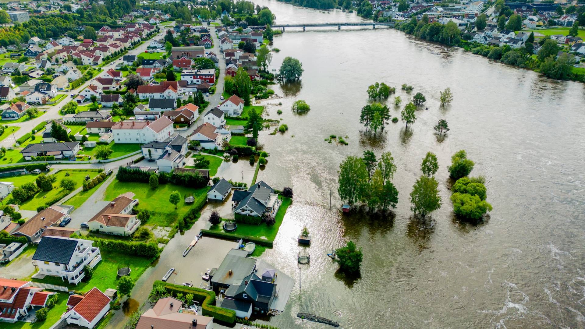 STORE VANNSKADER: Flere boliger i Hokksund fikk betydelige vannskader da Drammenselva gikk over sine bredder etter ekstremværet «Hans». gått over sine bredder