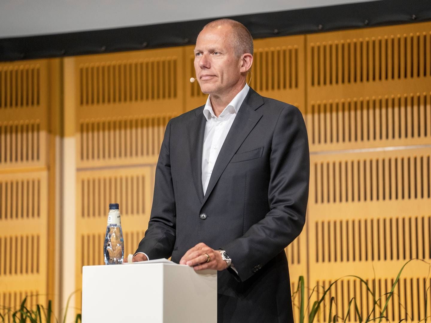 DSV's outgoing CEO Jens Bjørn Andersen tells Danish business media Finans that he regrets that he has not managed to get more women and foreigners into the top management of DSV.