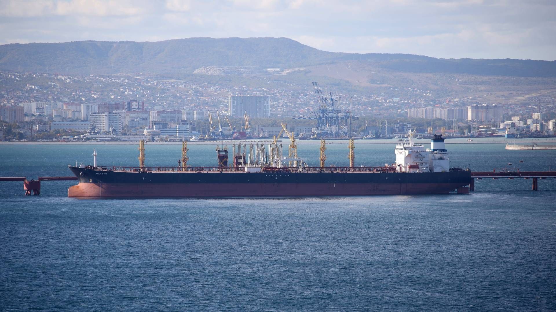 The blocking of ships would have to be done under UN rules that allow countries to check ships for fear that they may pose an environmental threat. File photo of tanker in Russia. | Photo: Uncredited/AP/Ritzau Scanpix