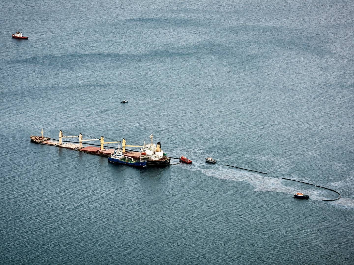 Med et EU-lovforslag kan skibsejere i sidste ende gøres ansvarlige for udslip af forurenet vand eller affald. | Foto: Marcos Moreno/AP/Ritzau Scanpix