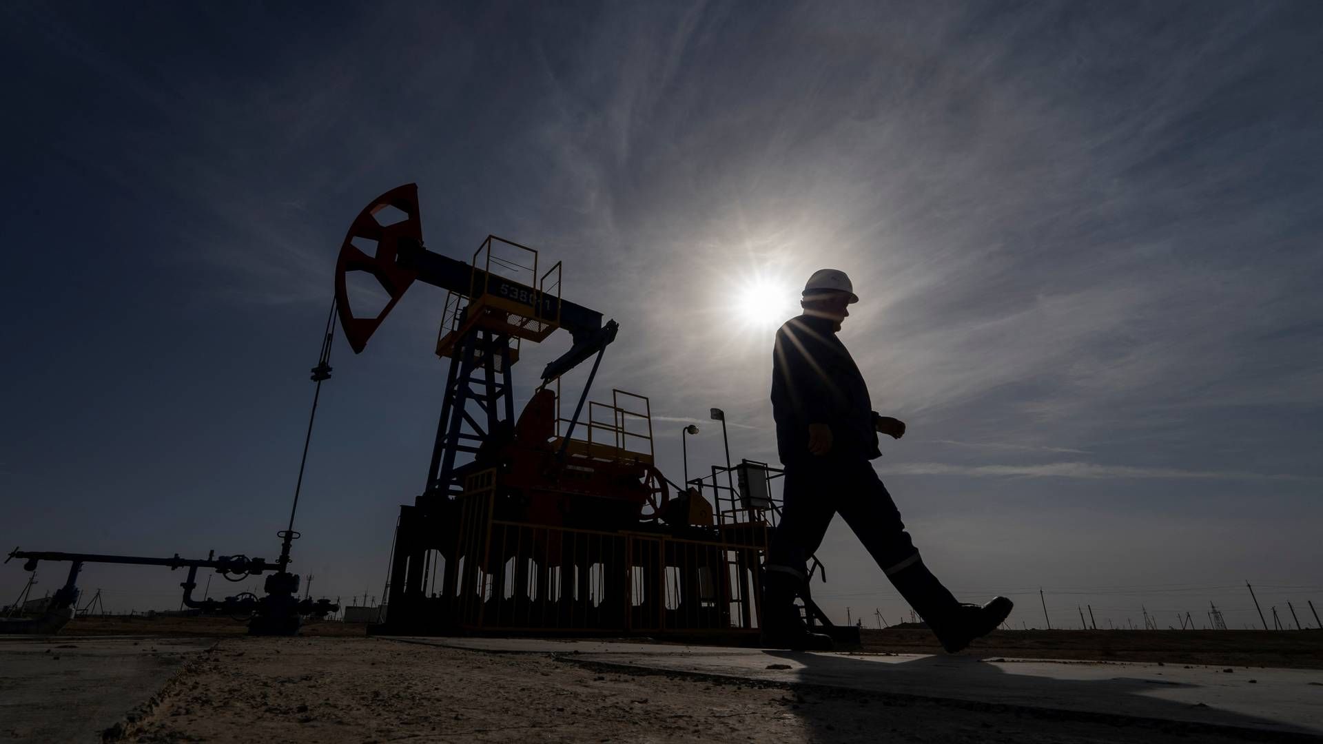 Ved et møde i juni enedes Opec+ om at begrænse olieproduktionen ind i 2024, og Saudi-Arabien annoncerede i juli på egne vegne en nedskæring på 1 mio. tønder om dagen, som foreløbigt gælder til og med 2023. | Foto: Turar Kazangapov