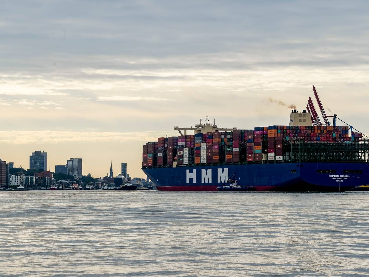 Container shipping companies can save millions of dollars by installing scrubbers and sailing on traditional sulfur-containing fuel, according to research house Sea-intelligence. | Photo: Axel Heimken/AP/Ritzau Scanpix